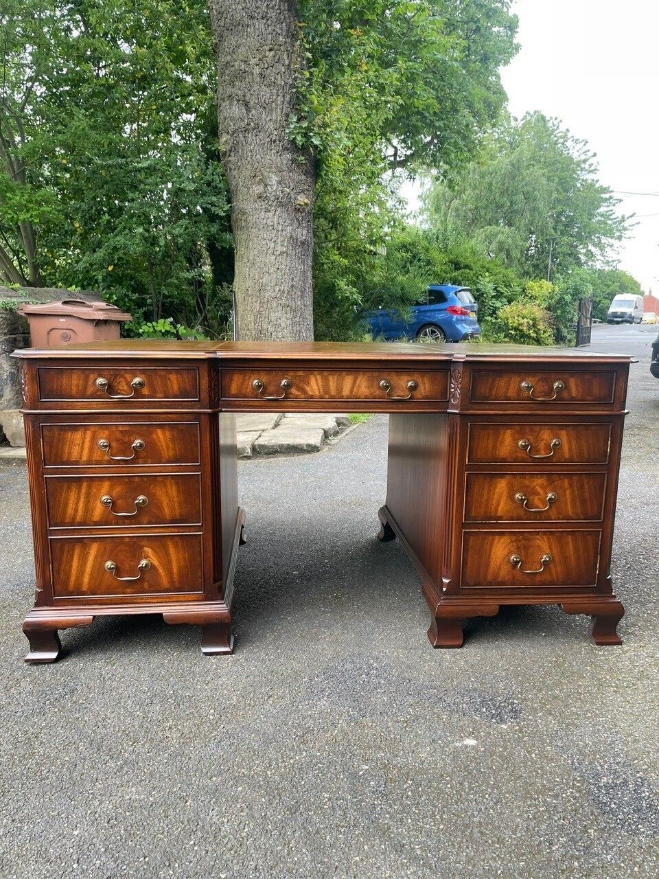 photo furniture Quality Walnut Partners Pedestal Desk 5ft Wide
