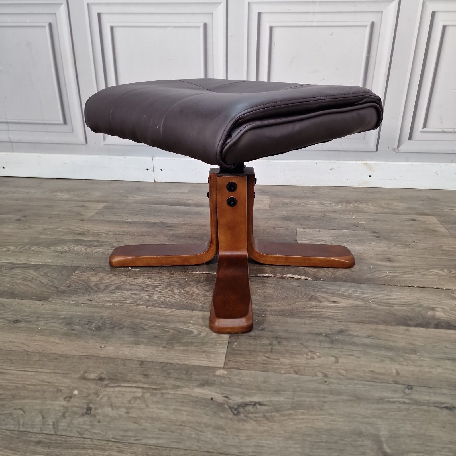 Vintage Sloped Footstool Brown Leather Style Rest Stool Suit Stressless Retro photo furniture