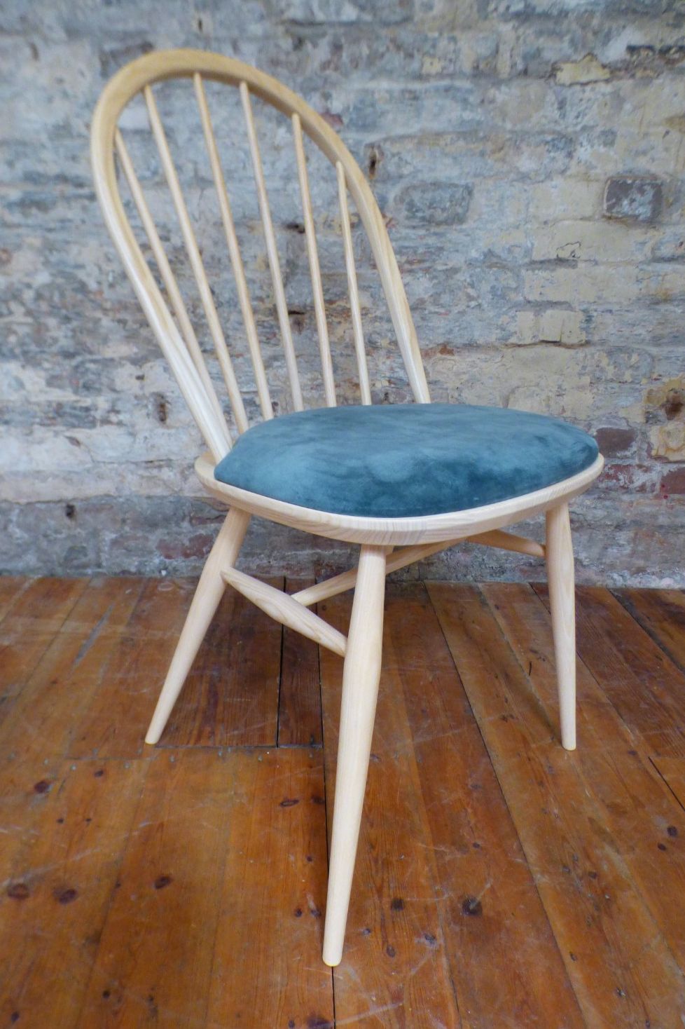 photo vinterior Four Modern Upholstered Windsor Blonde Ash Ercol Dining Chairs Exc Uk Delivery