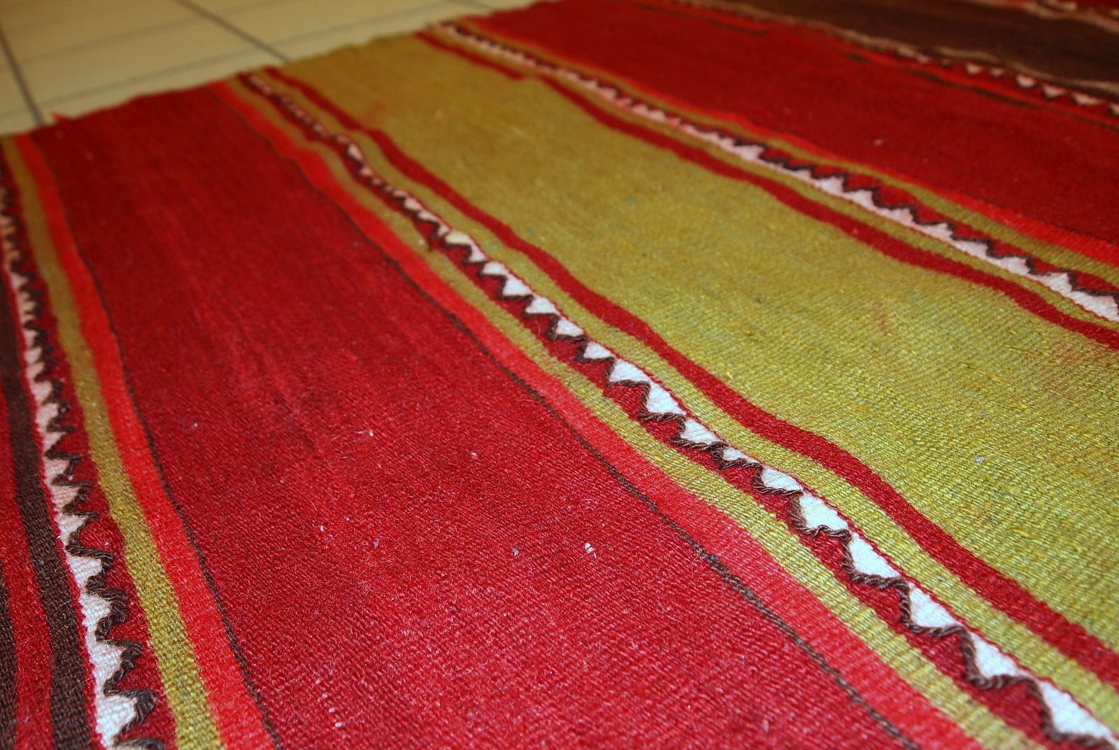 photo for sale Handgemaakte vintage kilim loper 80 cm x 290 cm – jaren 1950, wollen vloerkleed