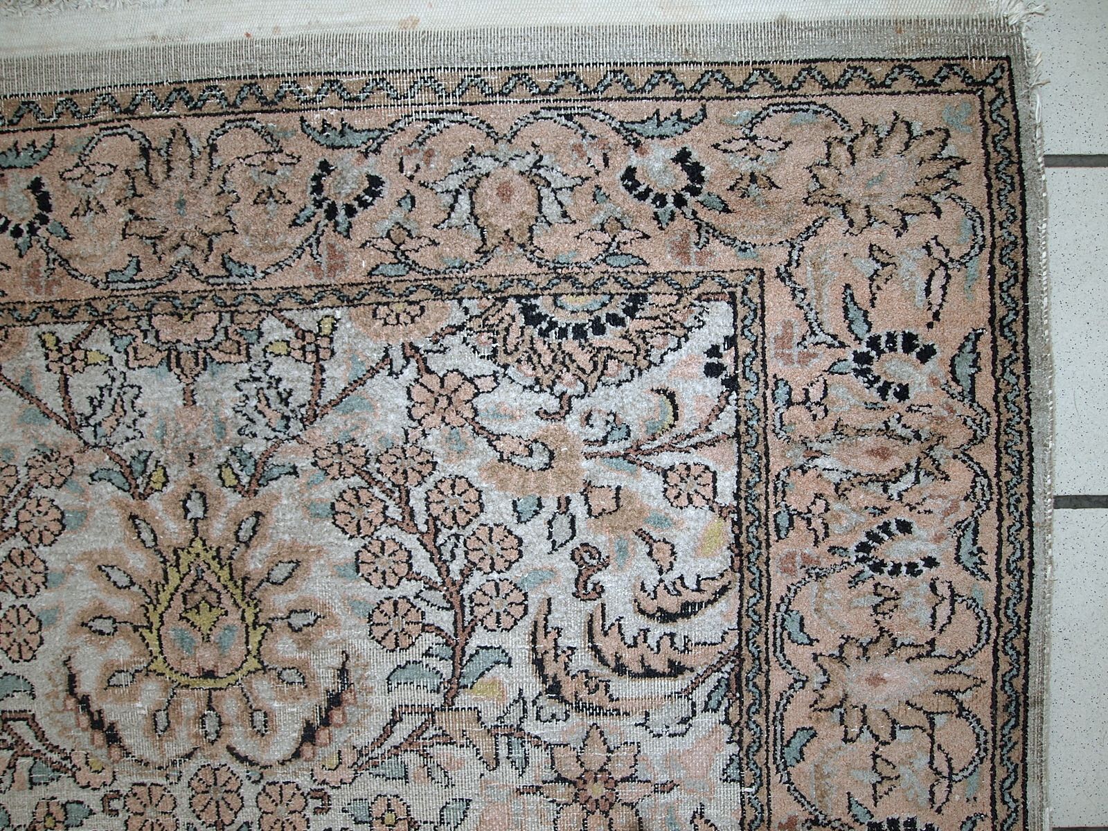 Tapis vintage Indo-Tabriz en soie, 3,2' x 5,3' (années 1950, Inde) photo for sale