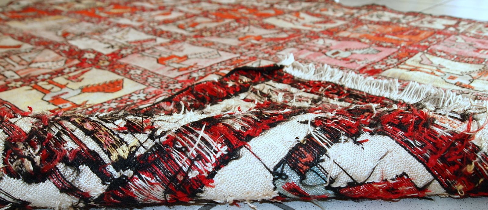 photo furniture Handmade Vintage Sumak Silk Kilim Rug 125cm X 183cm, 1960s