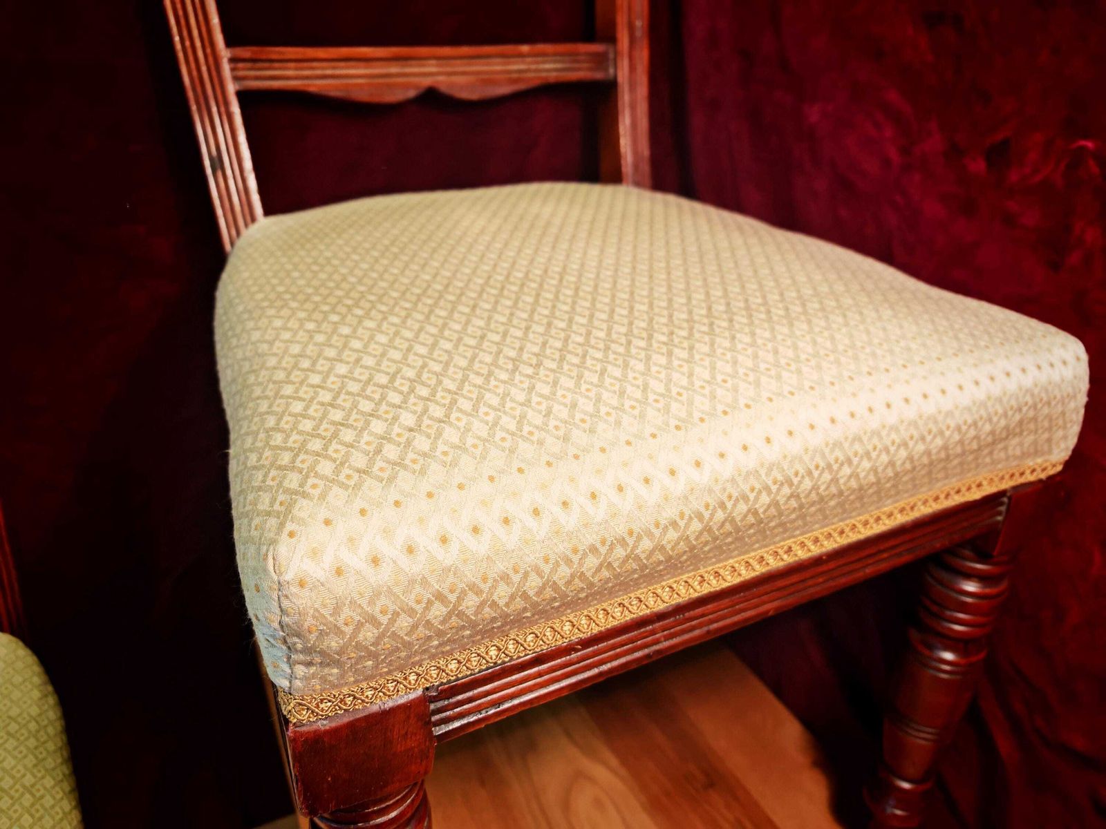 Antique Victorian Dining Chair Pair. Mahogany. Off White And Gold Plain Decor. 91cm Tall. Very Good Condition photo vinterior