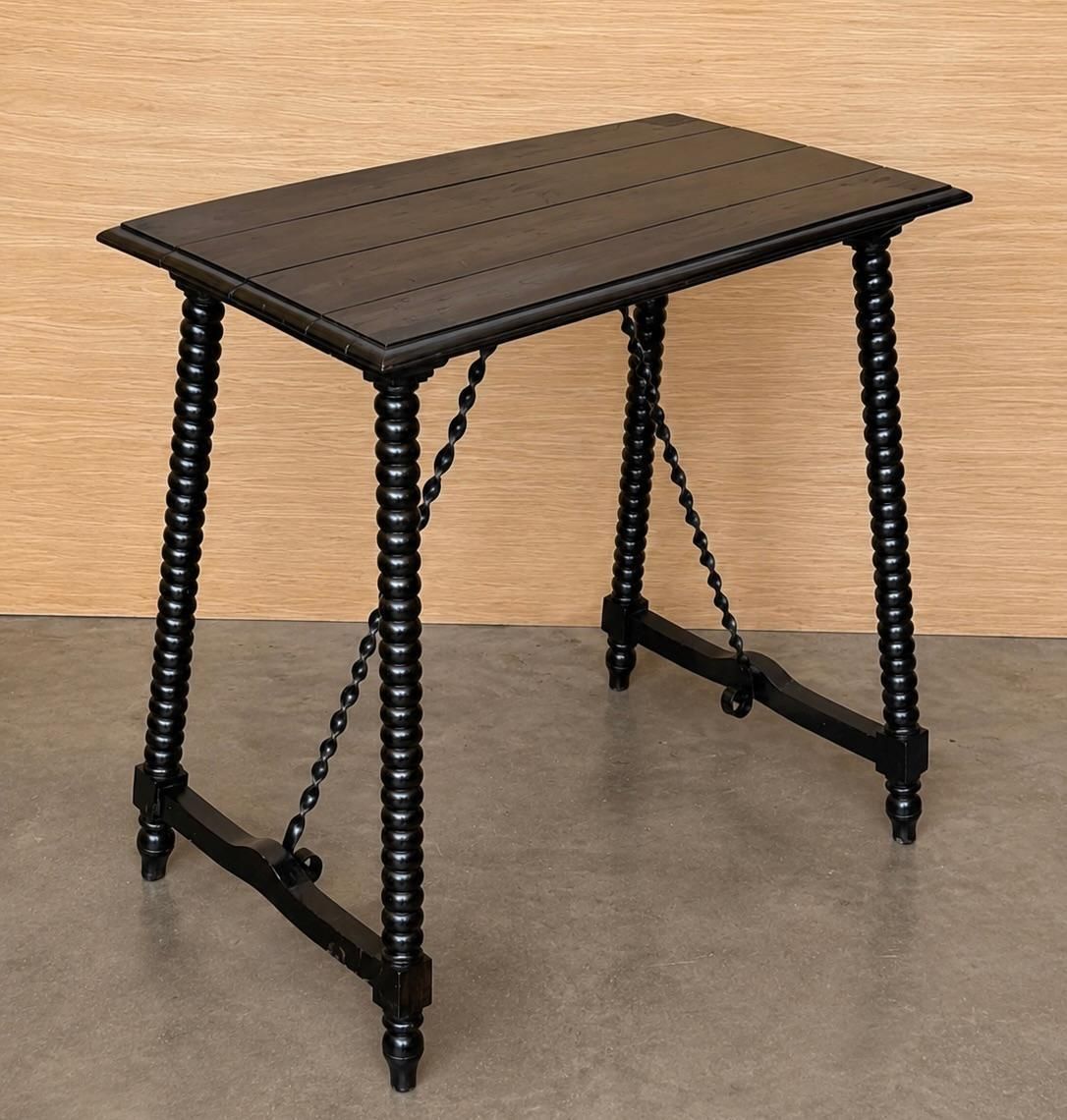 Table d'appoint baroque espagnole ébonisée, pieds tournés, XIXe siècle photo Mobilier