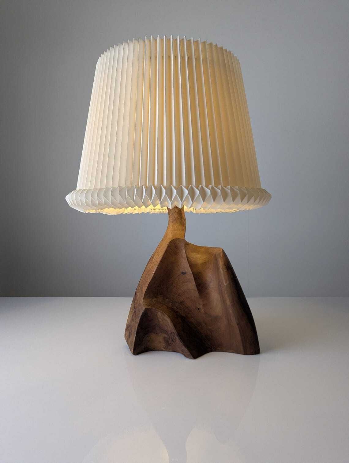 photo for sale Lampe de table sculpturale en bois d'olivier massif, années 1970