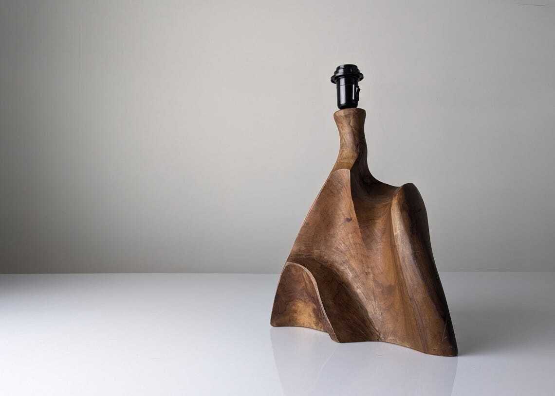 photo vintage Lampe de table sculpturale en bois d'olivier massif, années 1970