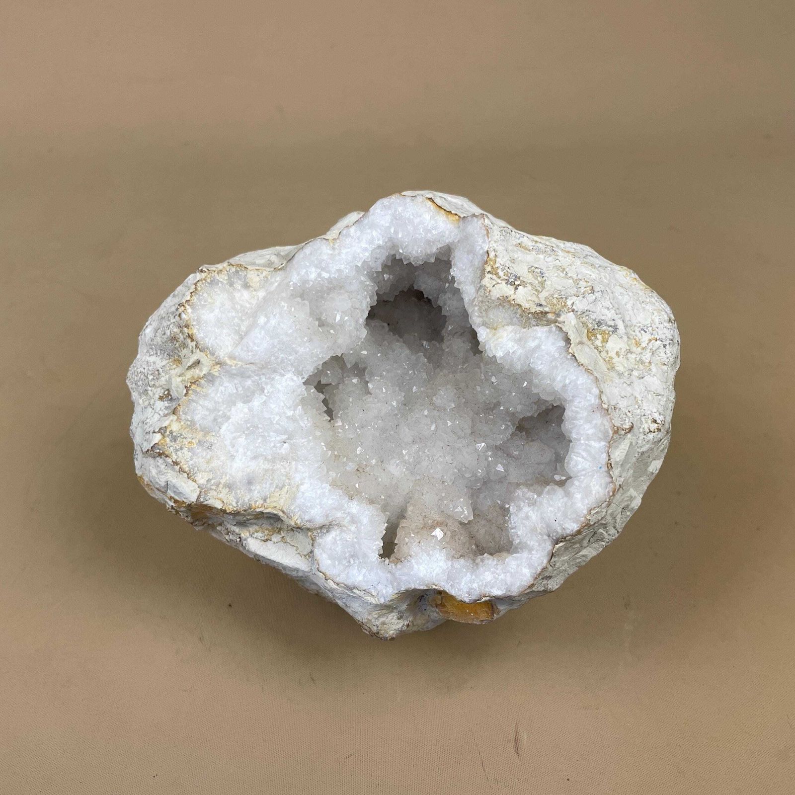 photo furniture Quartz Crystal Geode Large Natural Mineral Specimen White Druzy Rock Collectible Display Stone Ornament For Shelf Or Table