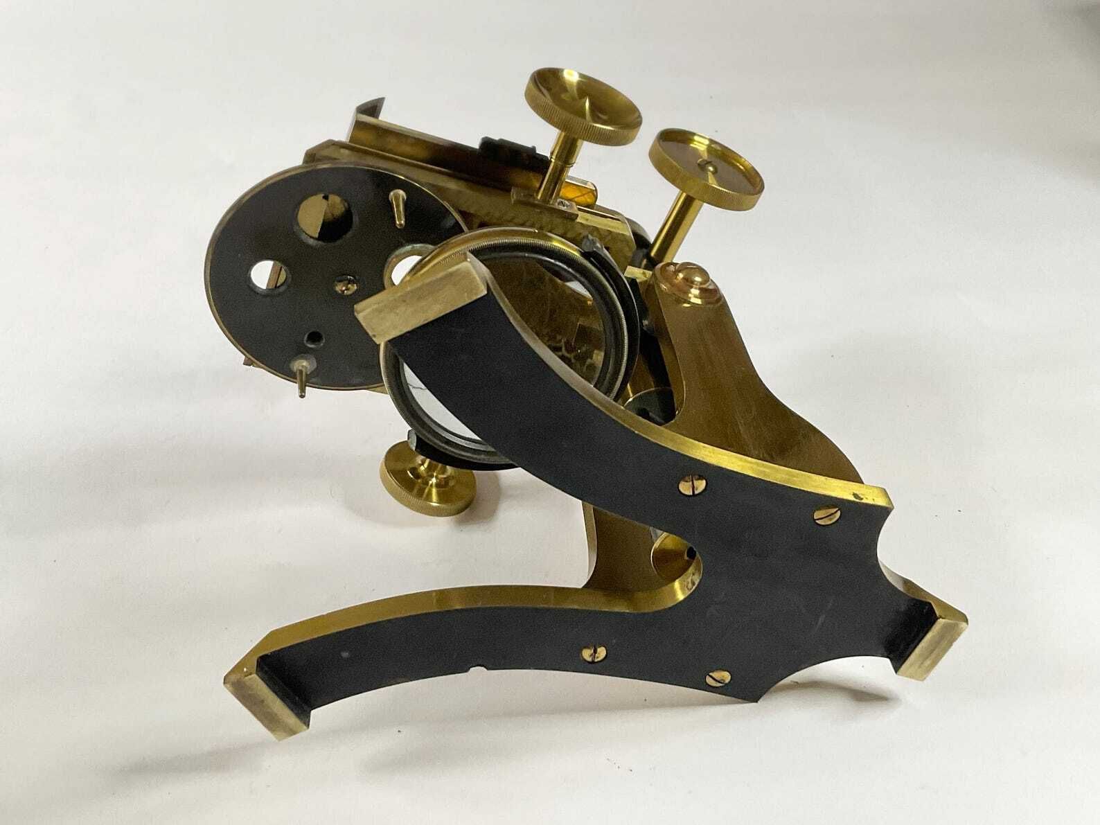 Prachtige Victoriaanse messing microscoop in koffer, James Parkes & Son, Birmingham - ca. 1860-1870. photo vinterior