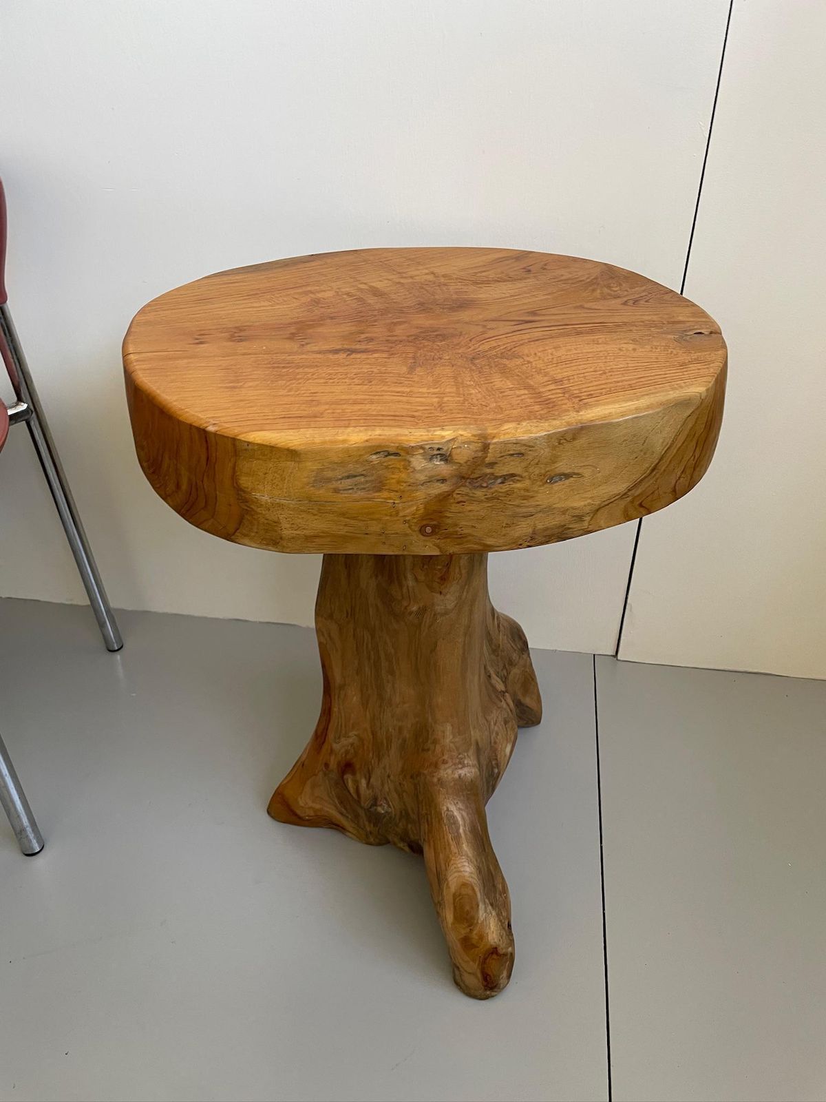 photo furniture Large Chunky Natural Wooden Tree Root Side Table With Thick Solid Top
