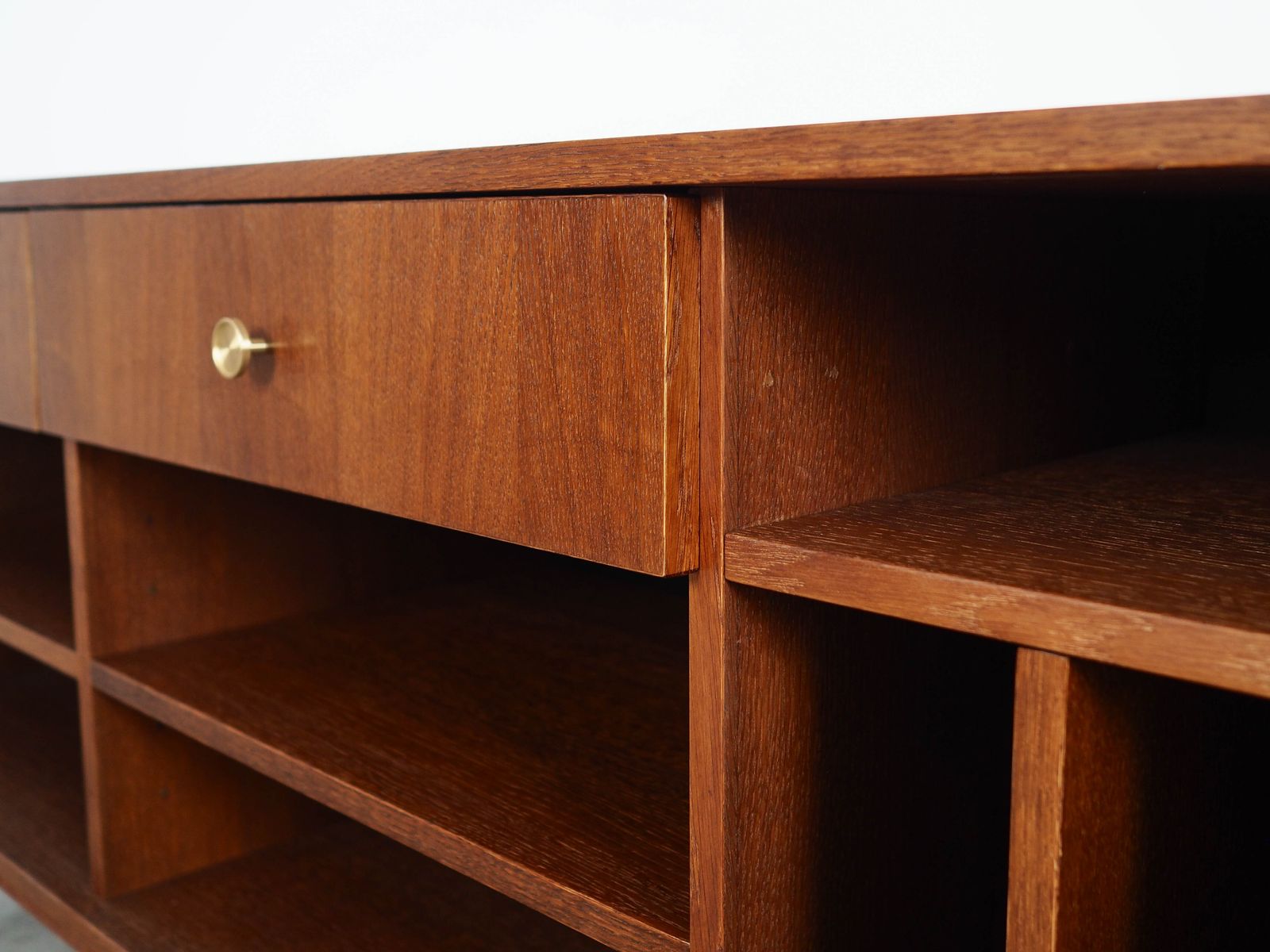 photo furniture Eiken Dressoir, Scandinavisch Design