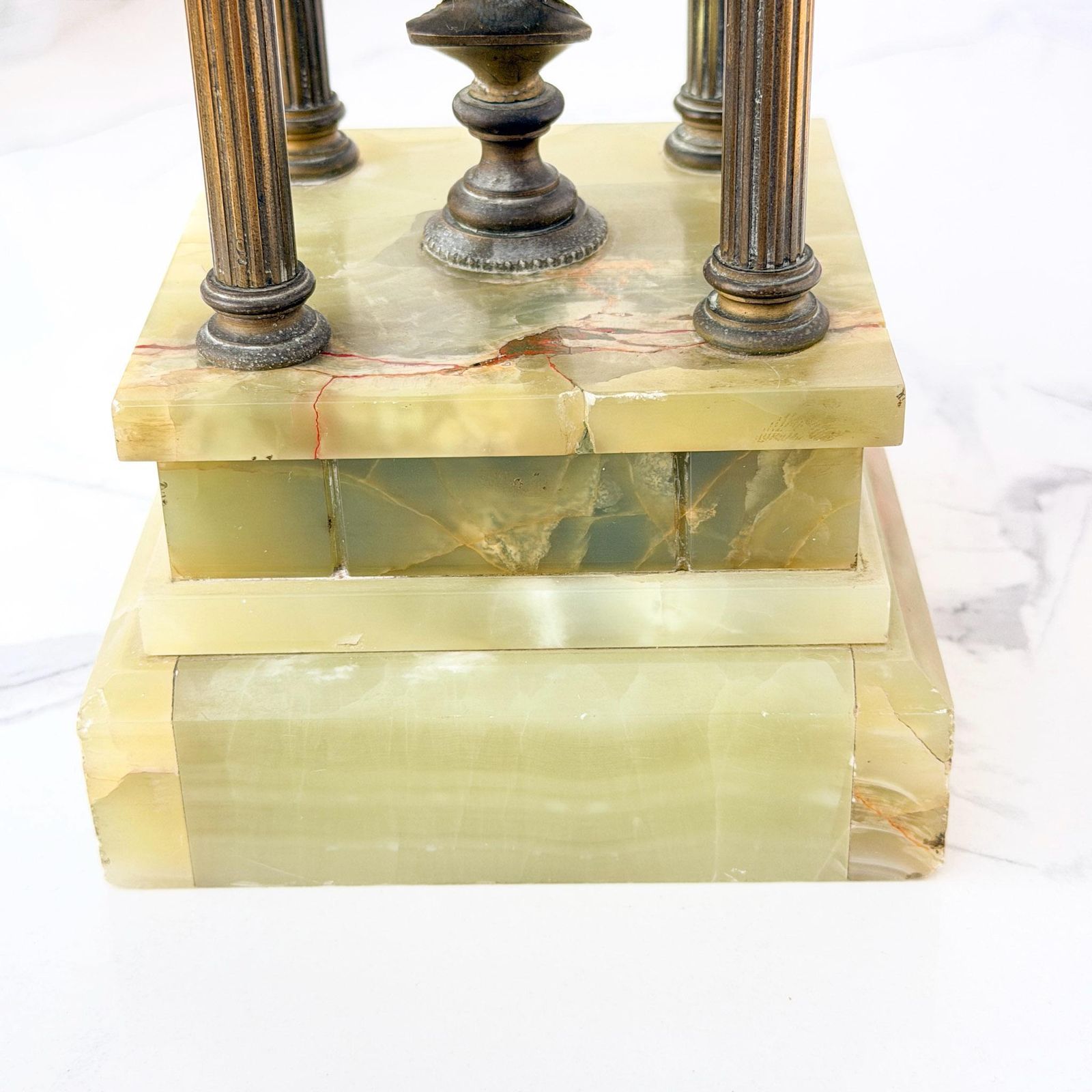 photo vintage Antiek groen onyx Grand Tour architectonische tempietto met buste