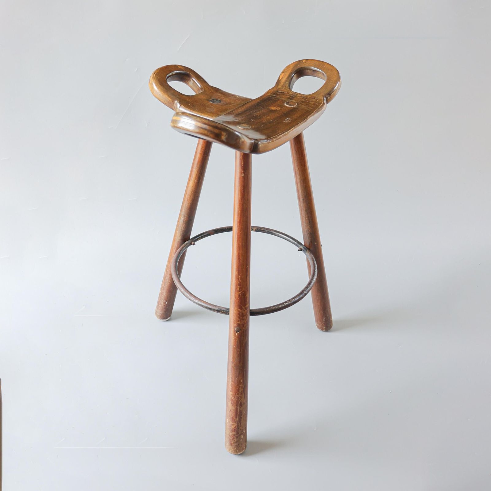 Tabouret de bar brutaliste espagnol en bois, années 1970