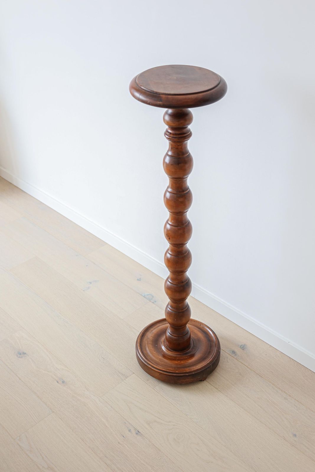 Vintage Bobbin Pedestal, Italy, 1960s. photo vinterior