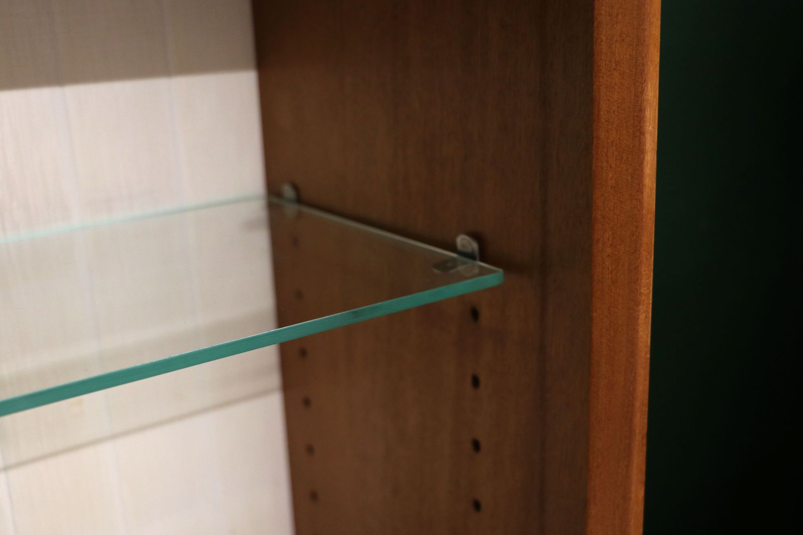 photo vinterior A Lovely & Very Usable Mid Century Bookcase Or Display Cabinet By The Renowned Maker Herbert Gibbs.