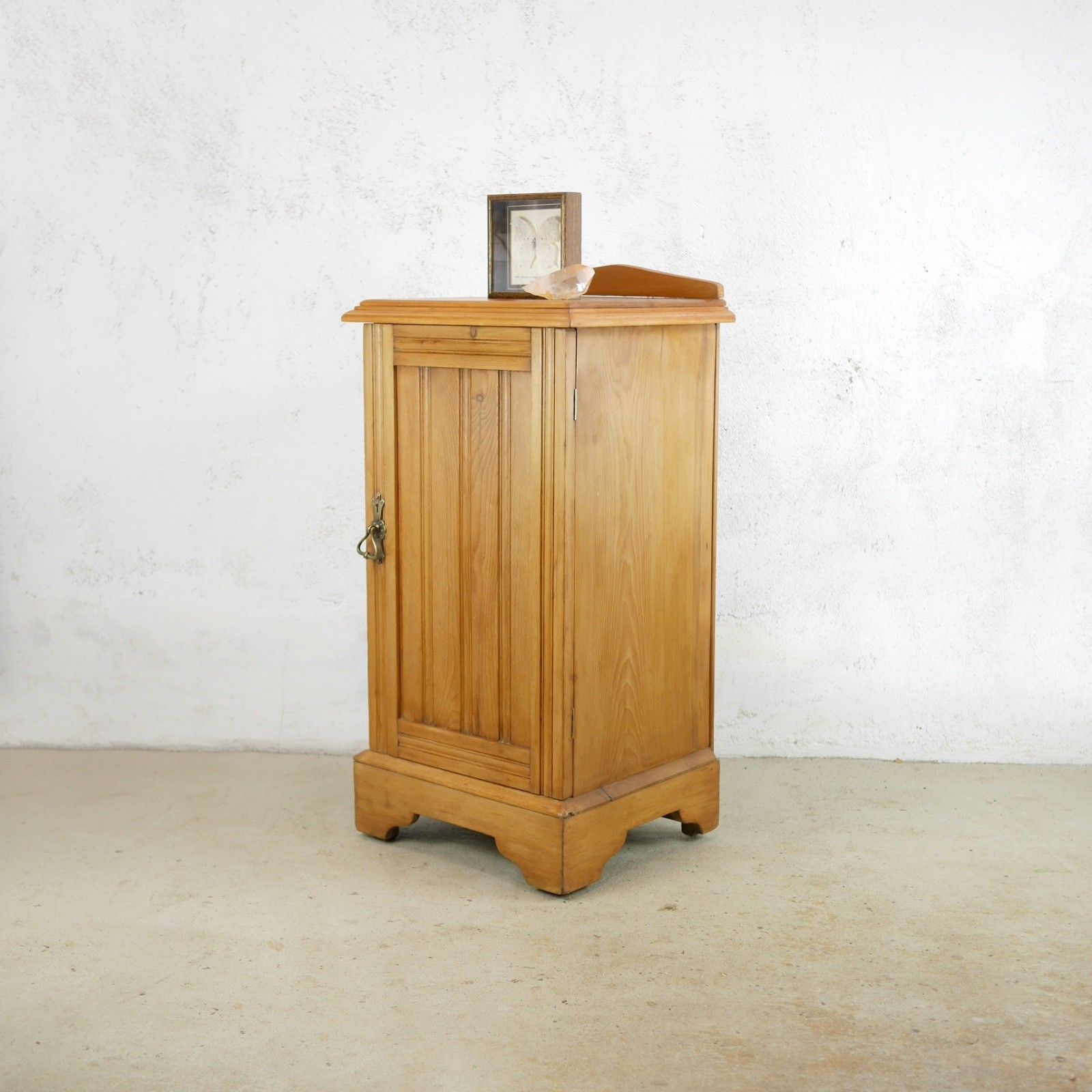 Antique Warm Satin Walnut Bedside Cabinet Pot Cupboard Nightstand Brass #103216 photo vinterior