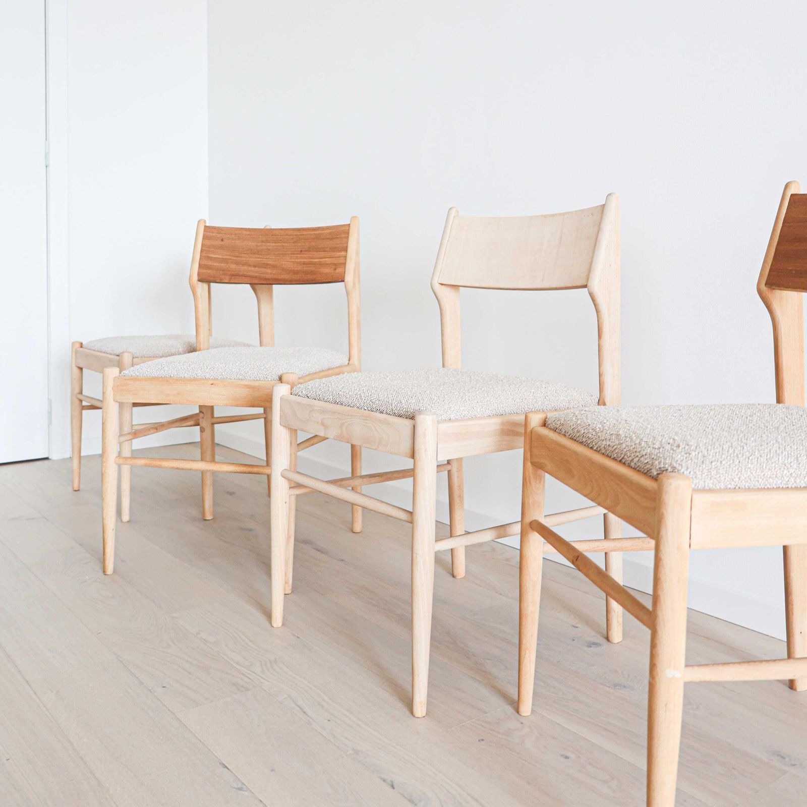 photo furniture Set Van 4 Vintage Design Eetkamerstoelen Ca. Jaren 1970, In De Stijl Van Cees Braakman.