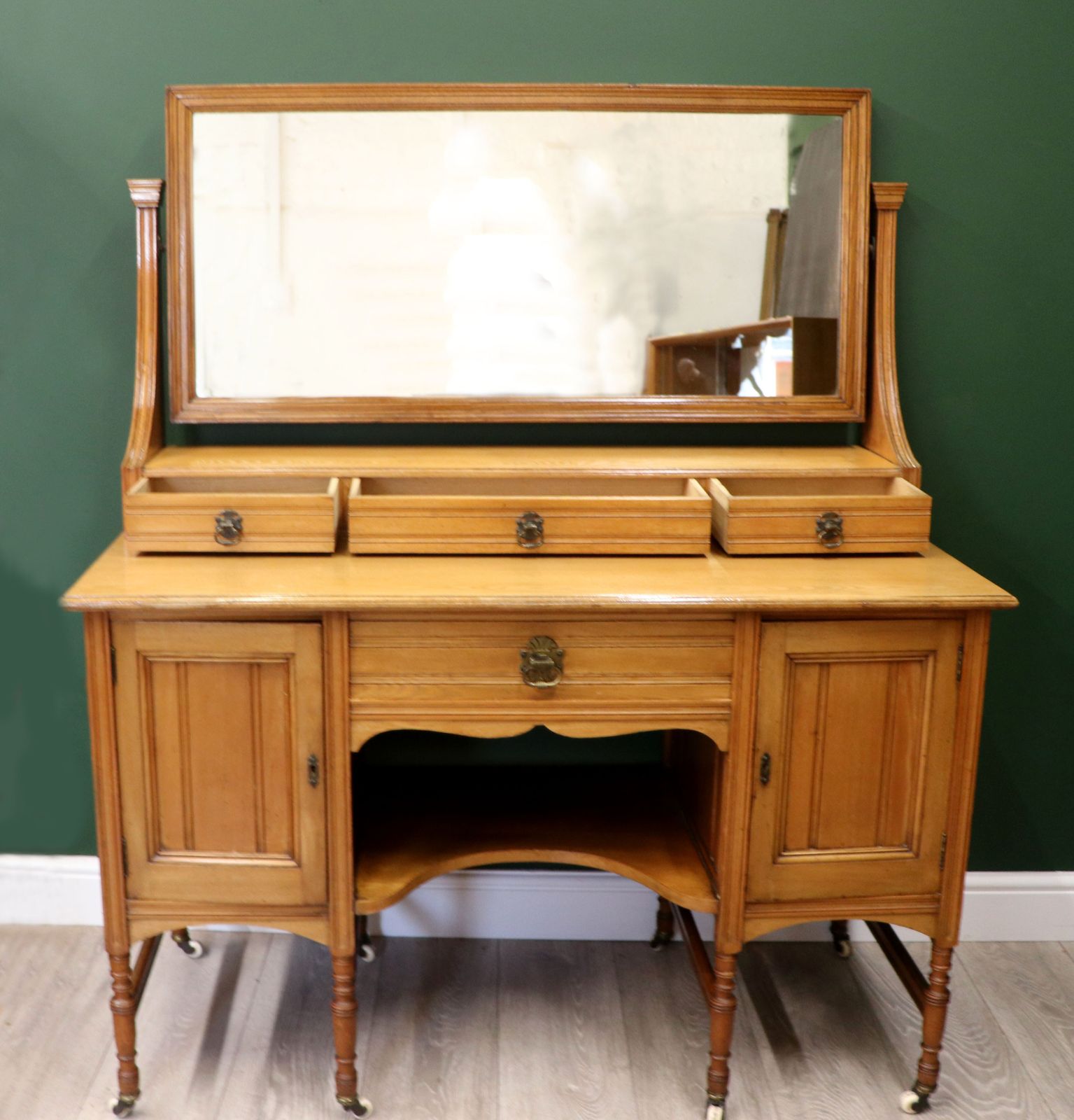 A Lovely Late Victorian American Light Walnut Dressing Table In Superb Original Condition. photo furniture