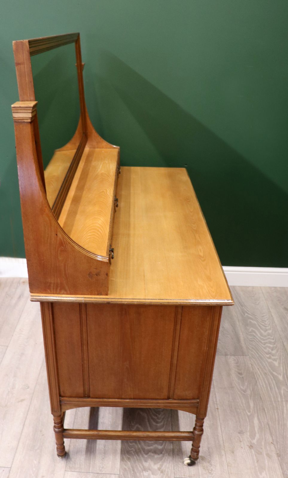 A Lovely Late Victorian American Light Walnut Dressing Table In Superb Original Condition. photo 595.0