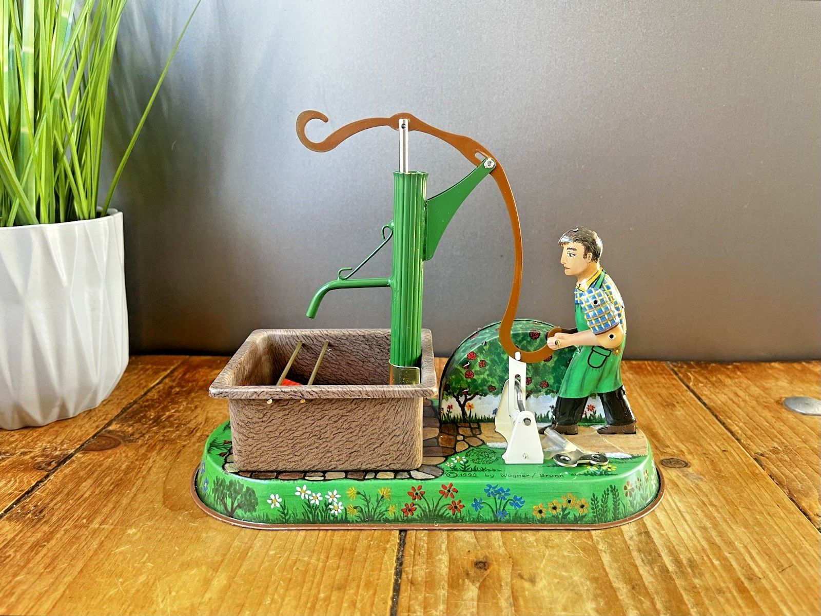 Vintage 1999 Jw Wagner Brunn Village Well Pump German Tinplate Tin Toy Key & Box photo 70.0