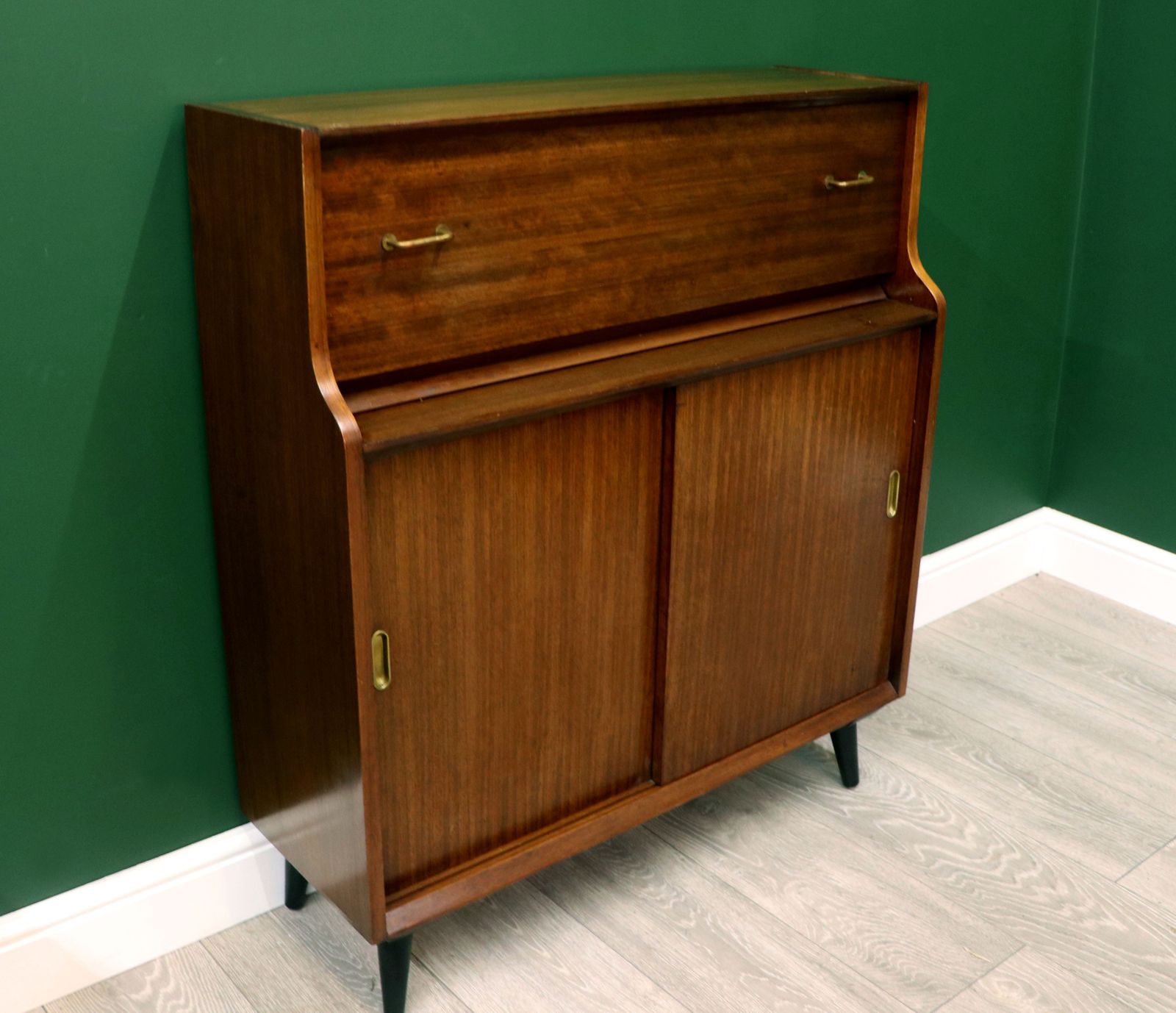 A Lovely Retro Mid Century Bureau. photo vinterior