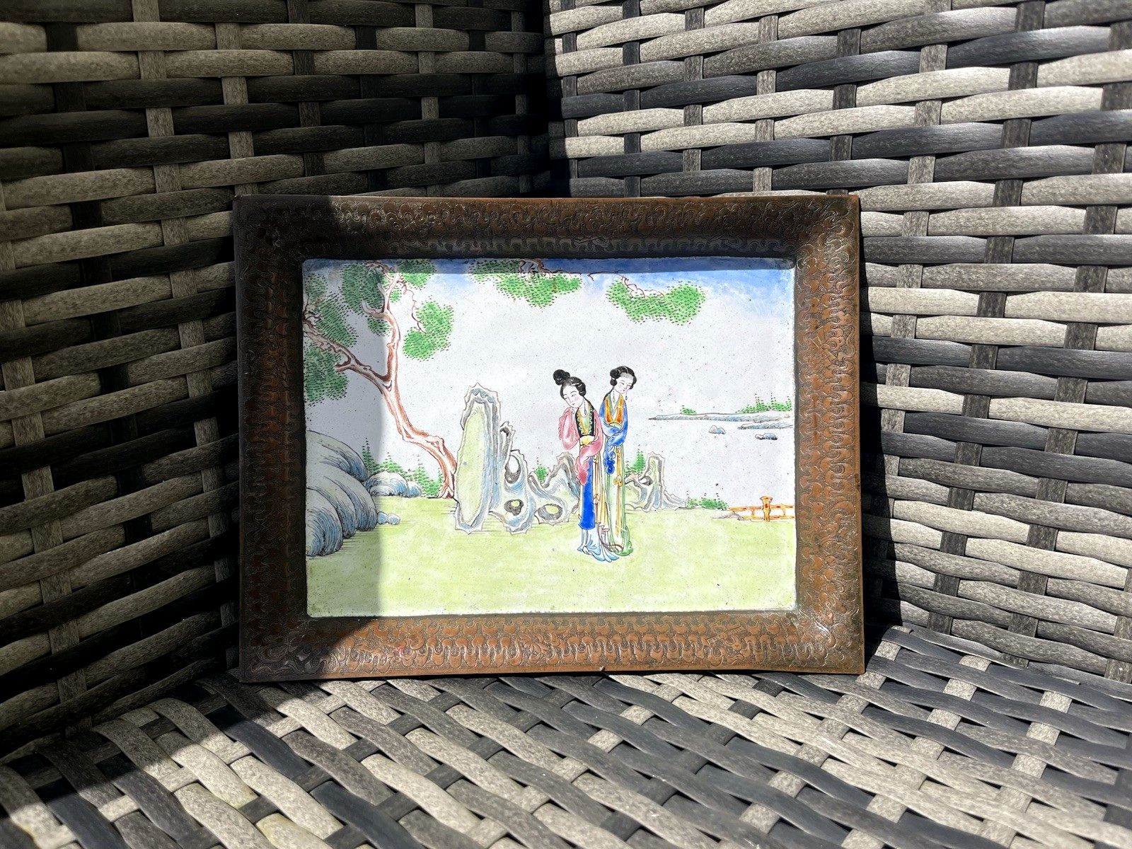 photo vintage Antique Chinese Enamelled Copper Trinket Tray Hand Painted Figural Garden Scene