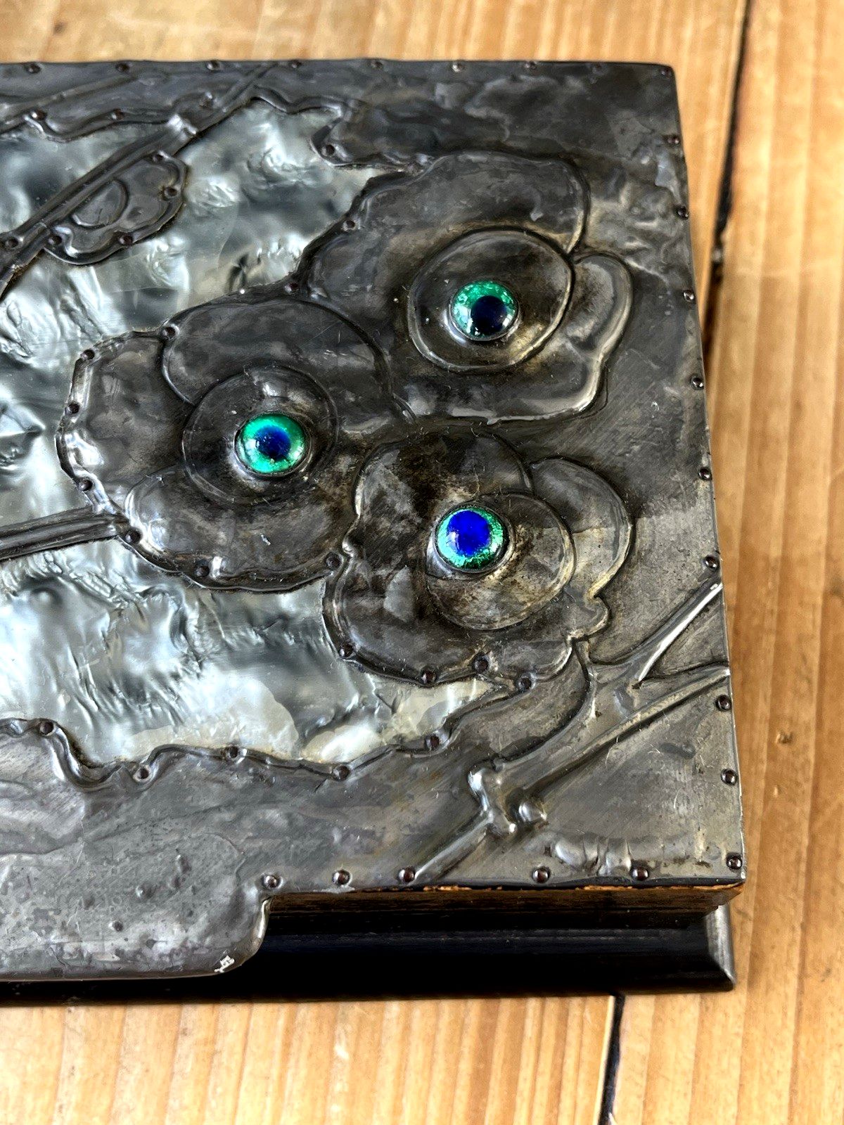 Home Decor Antique Arts & Crafts Floral Pewter Cabochon Jewelled Trinket Box Art Nouveau photo