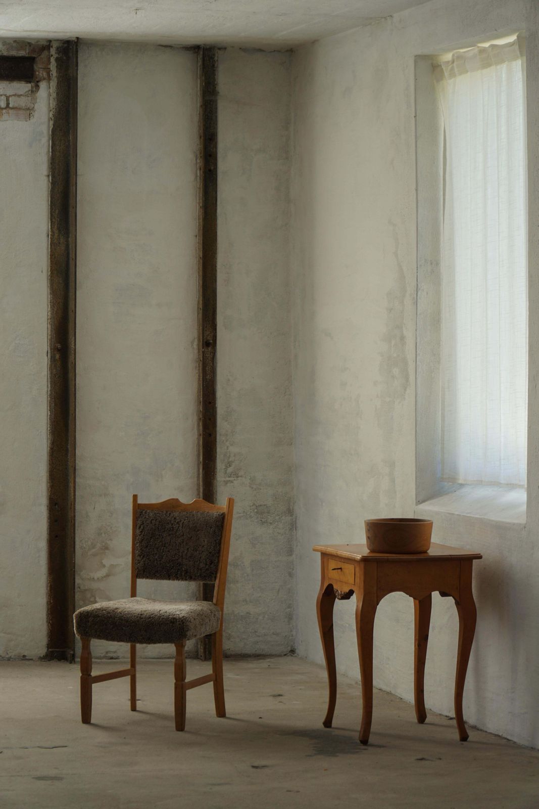 photo furniture Set Of 8 Danish Modern Dining Chairs In Oak And Lambswool Henning Kjærnulf 1960s