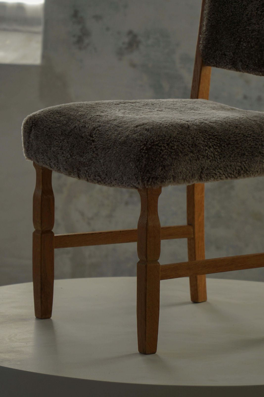 5963.0 Set Of 8 Danish Modern Dining Chairs In Oak And Lambswool Henning Kjærnulf 1960s photo