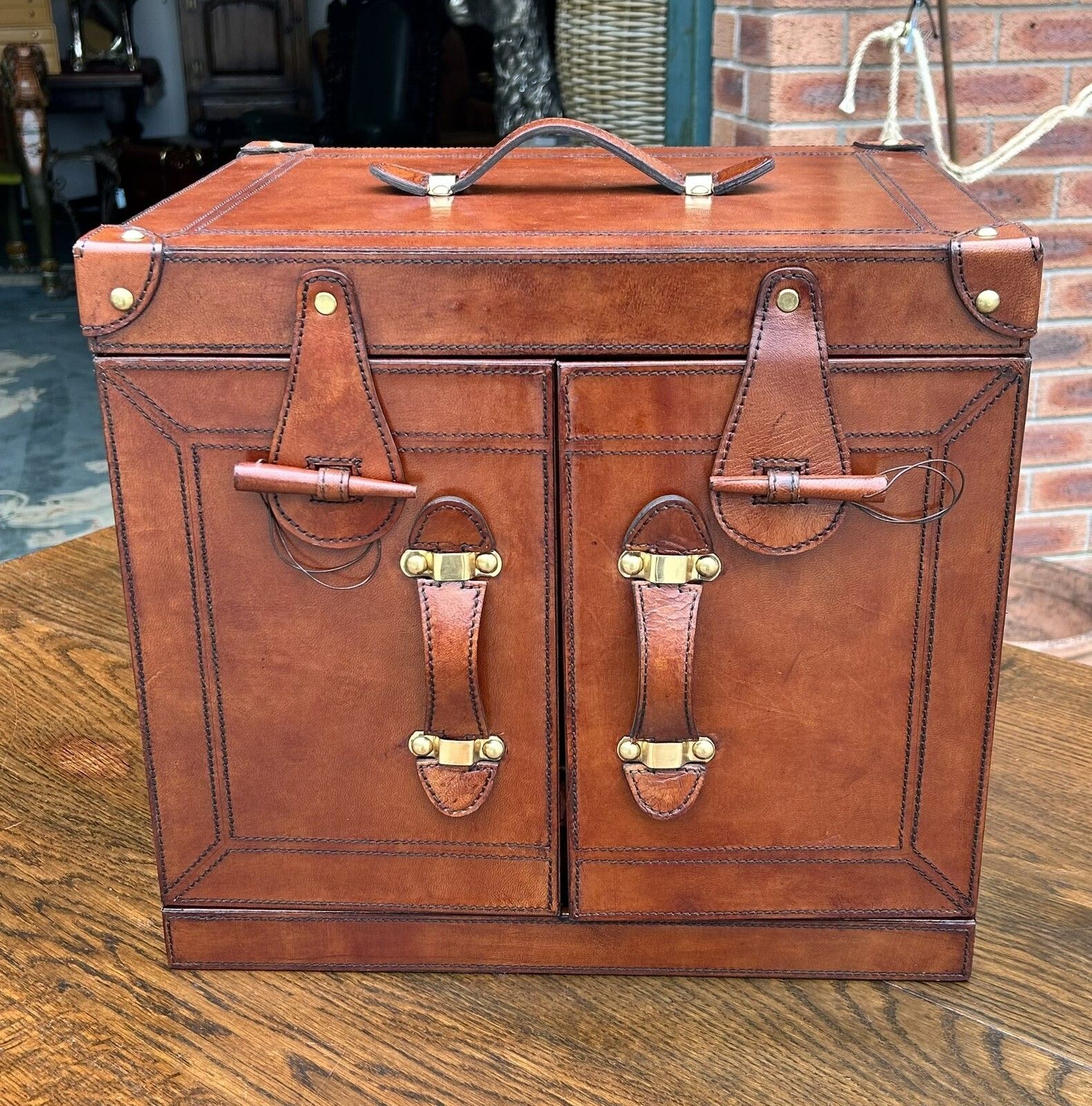 Quality Hand Crafted Antique Style Leather Campaign Portable Drinks Picnic Bar