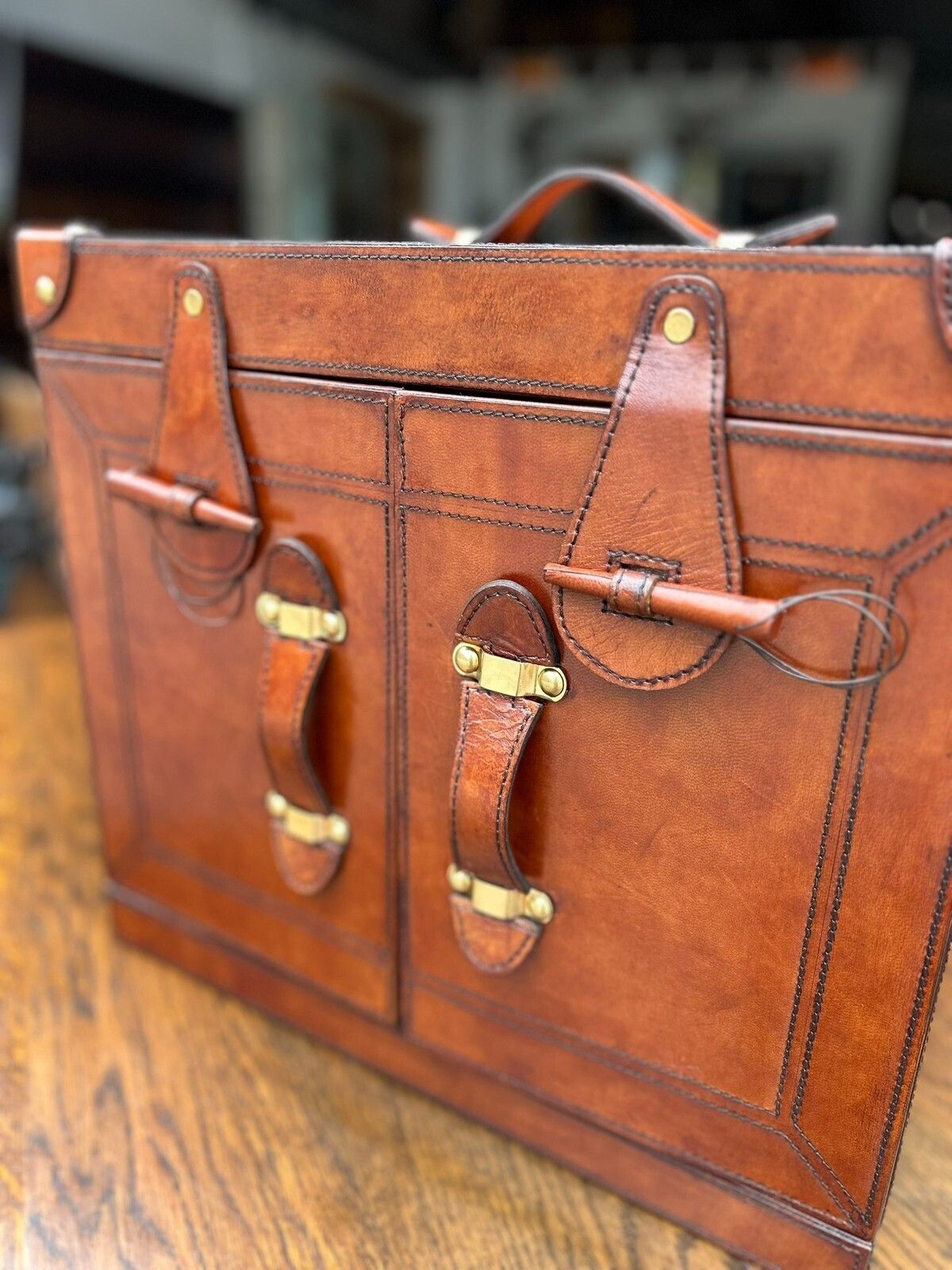 photo vinterior Quality Hand Crafted Antique Style Leather Campaign Portable Drinks Picnic Bar