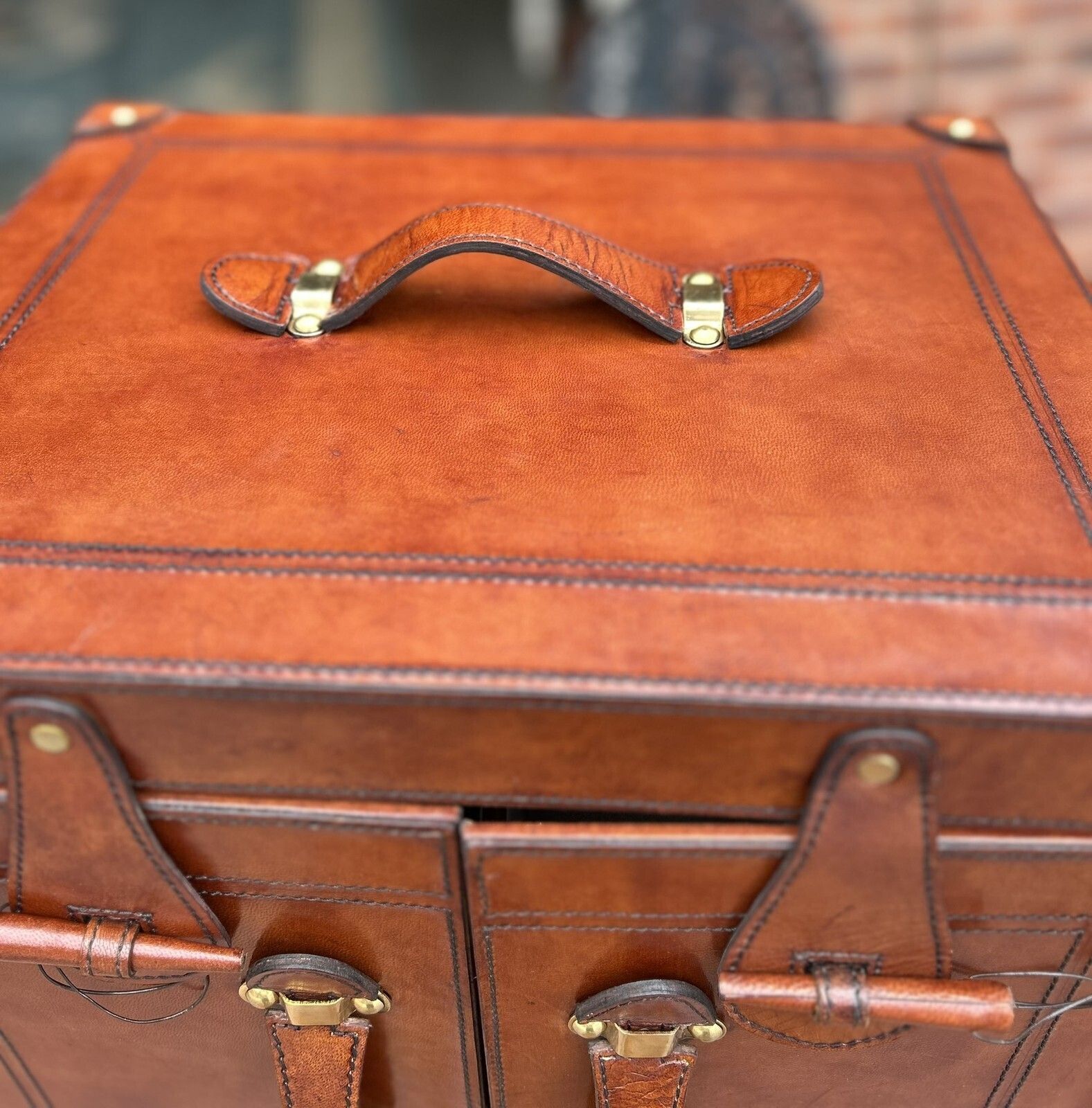 photo buy Quality Hand Crafted Antique Style Leather Campaign Portable Drinks Picnic Bar