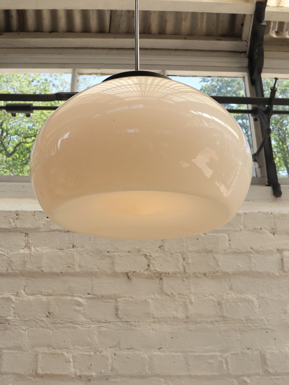photo vinterior Beautiful Extra Large Vintage Opaline Pendant Light