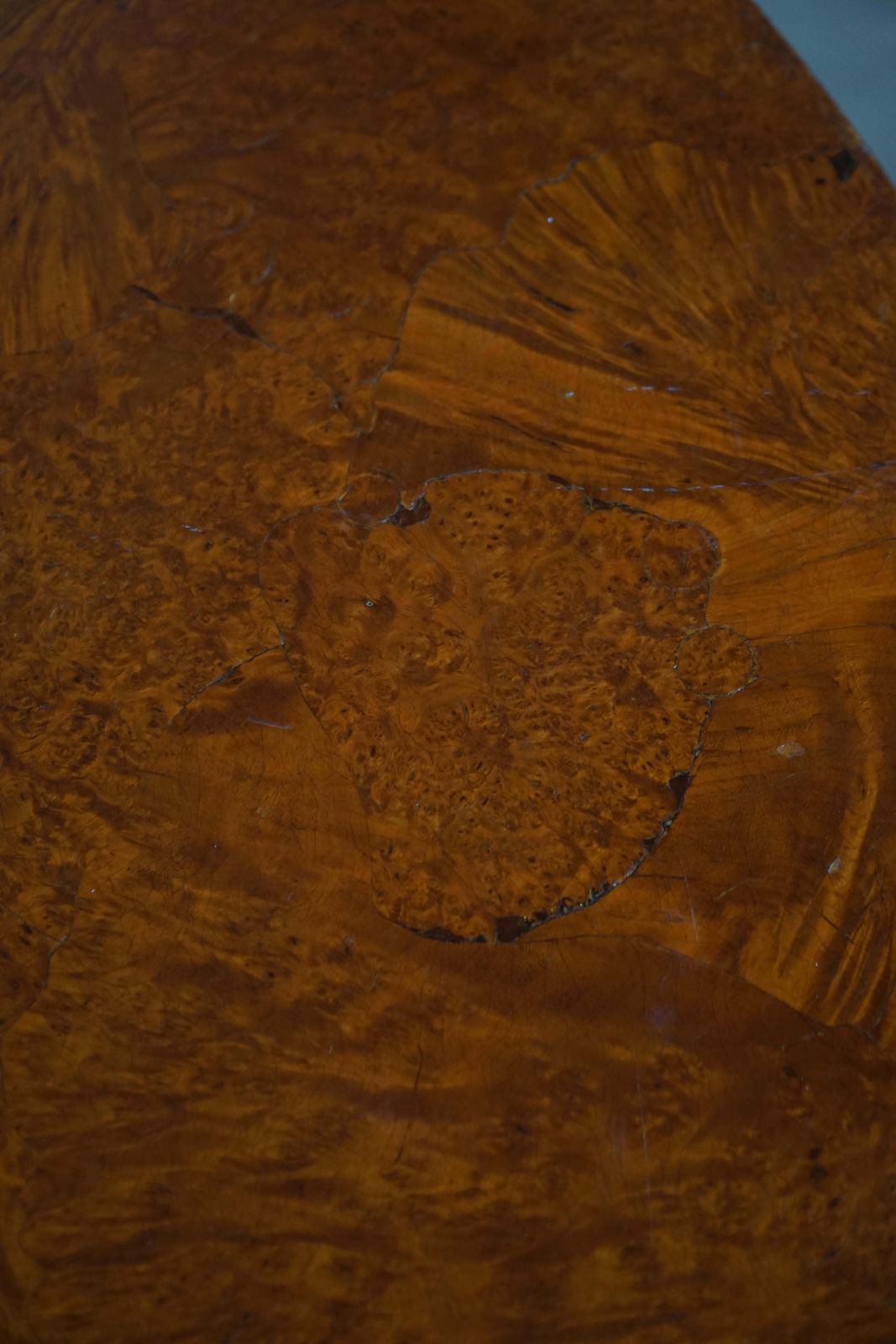 photo vintage Antique Swedish Tilt Top Occasional Table In Burl Wood Veneer, Mid 19th Century