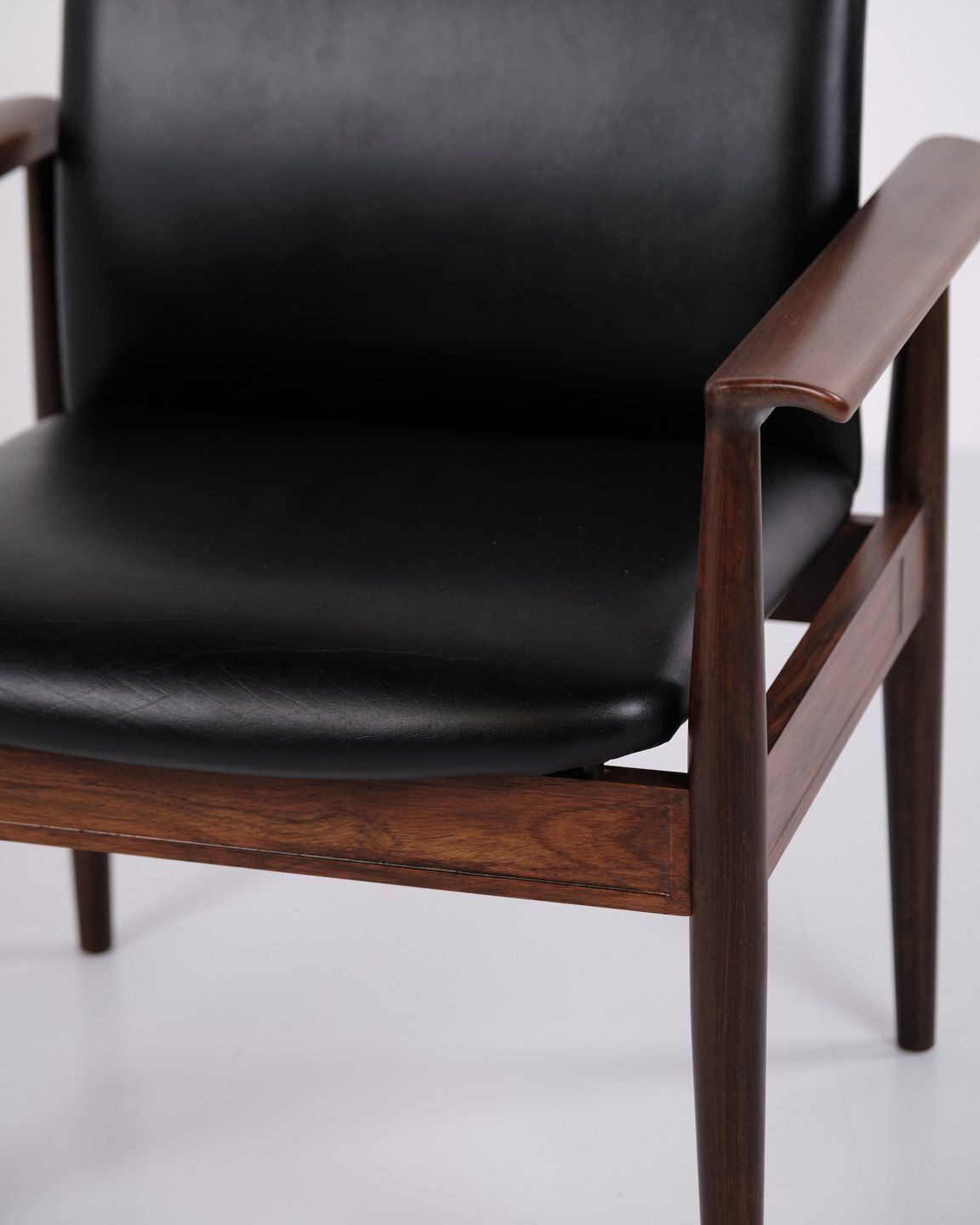 Diplomat 209 Armchair In Rosewood And Black Leather By Finn Juhl For France & Son photo 1201.0