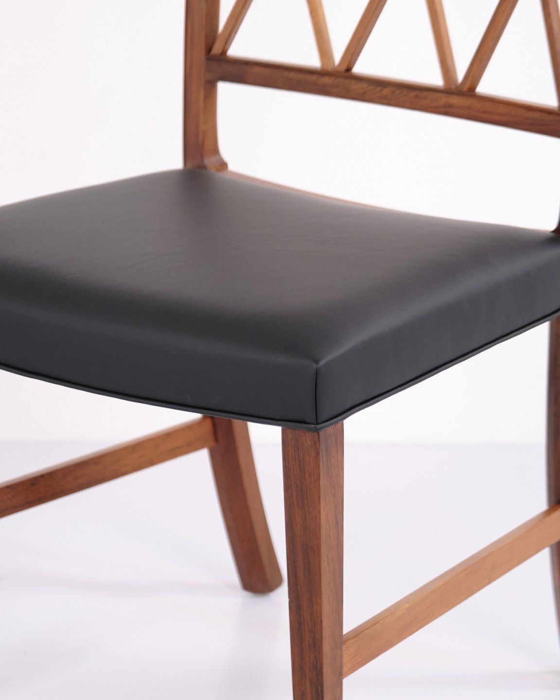 Set Of 4 Dining Chairs In Rosewood By Ole Wanscher For A.J. Iversen, 1940s photo vinterior
