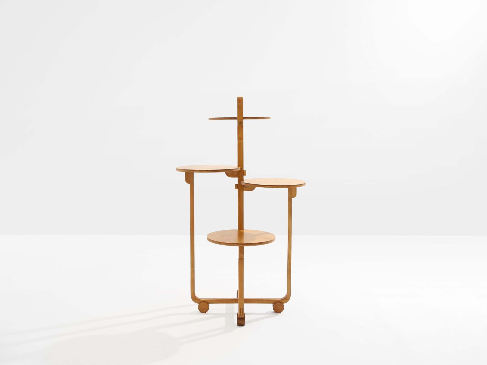 photo furniture Table à quatre plateaux André Groult en bois d'érable et de hêtre, vers 1920