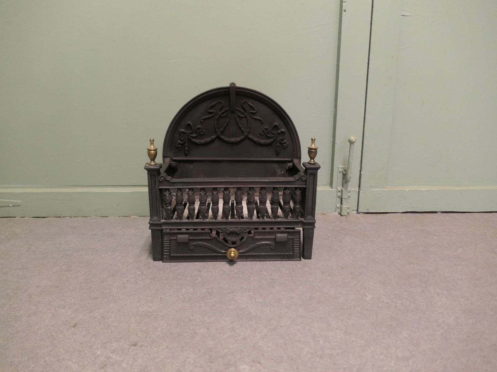A Good Classical Iron Fire Grate With Ash Tray The Fire Has A Decorative Rounded Back photo Home Fixtures