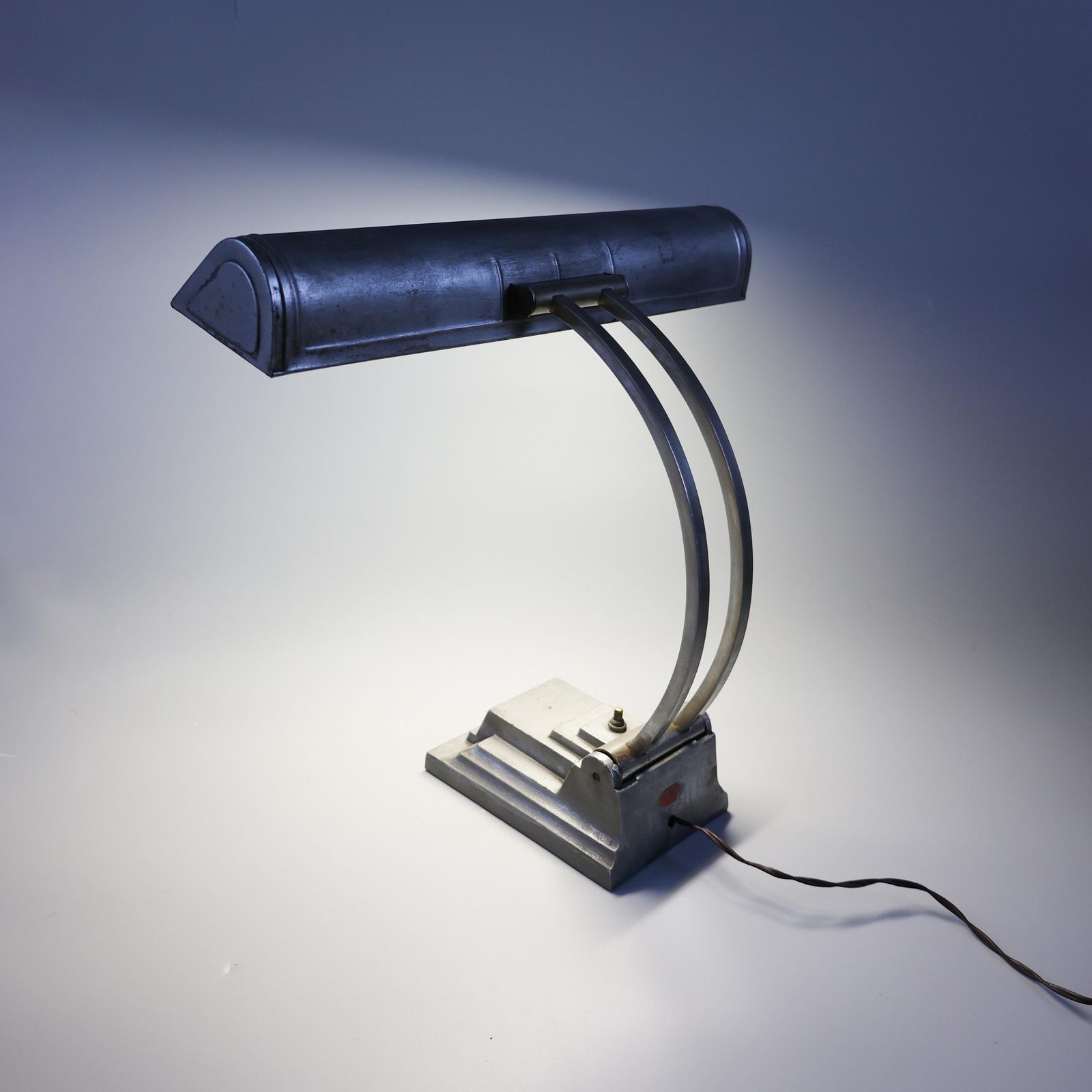 Zeldzame art deco bureaulamp uit de jaren 1930 van Erpe, België photo furniture