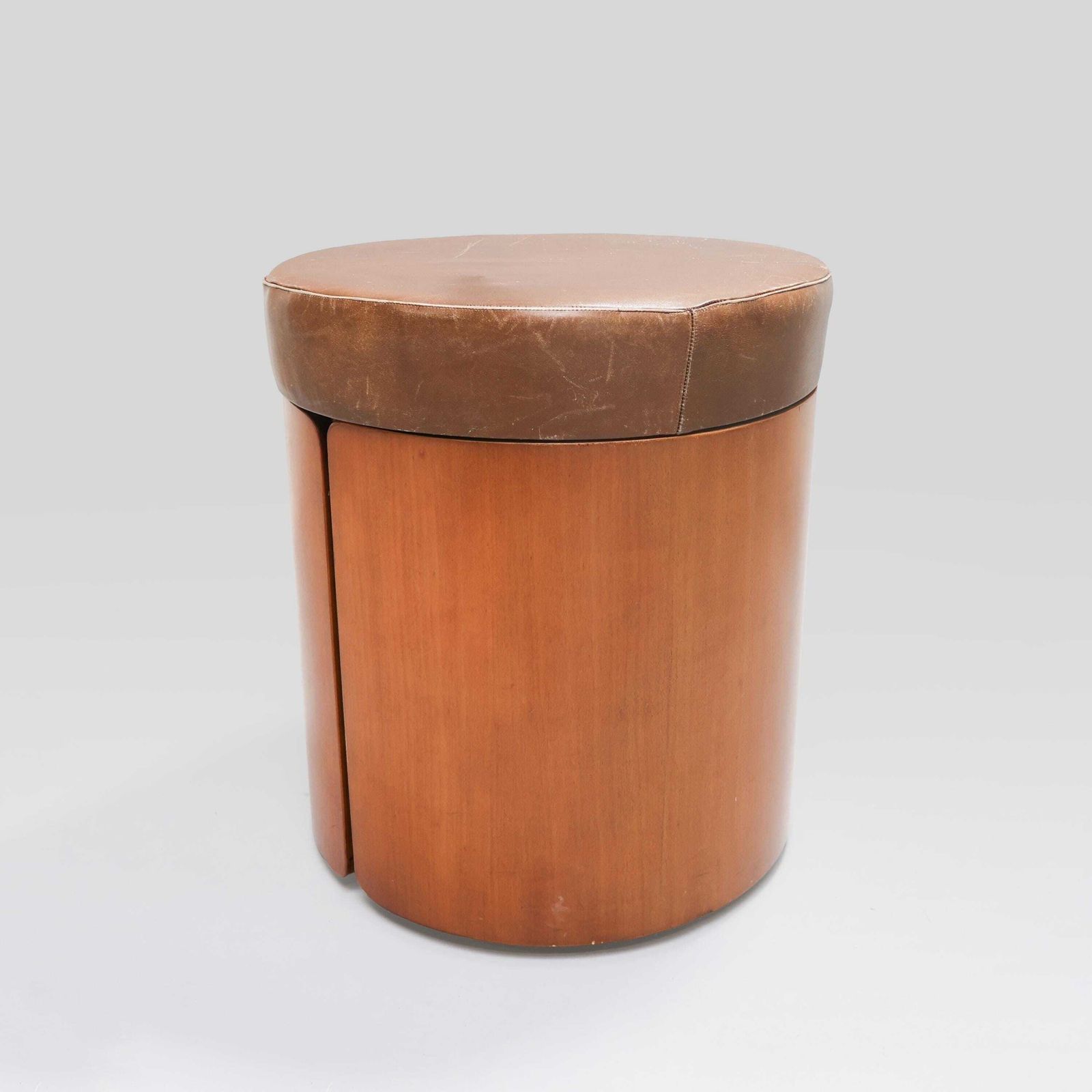 Tabouret vintage en bois et cuir, attribué à Carlo De Carli, années 1970. photo for sale