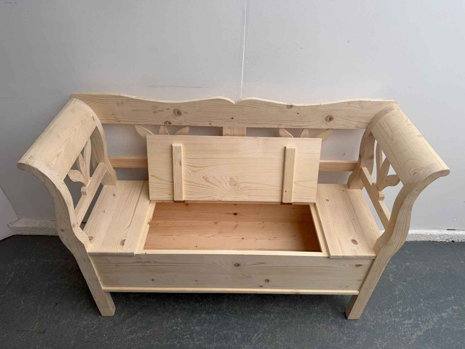 A Lovely Reclaimed Pine 2 Seater Tulip Bench To Wax / Paint photo vintage