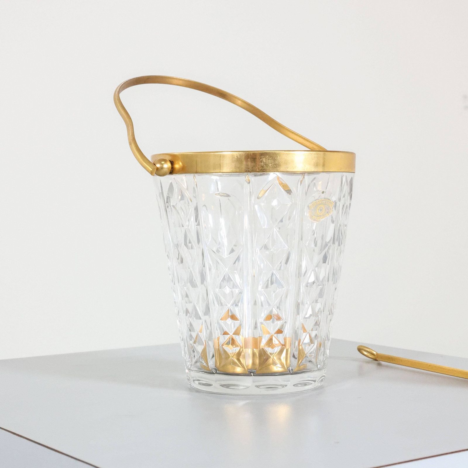 Val Saint Lambert kristallen ijsemmer met vergulde details en lepel photo furniture