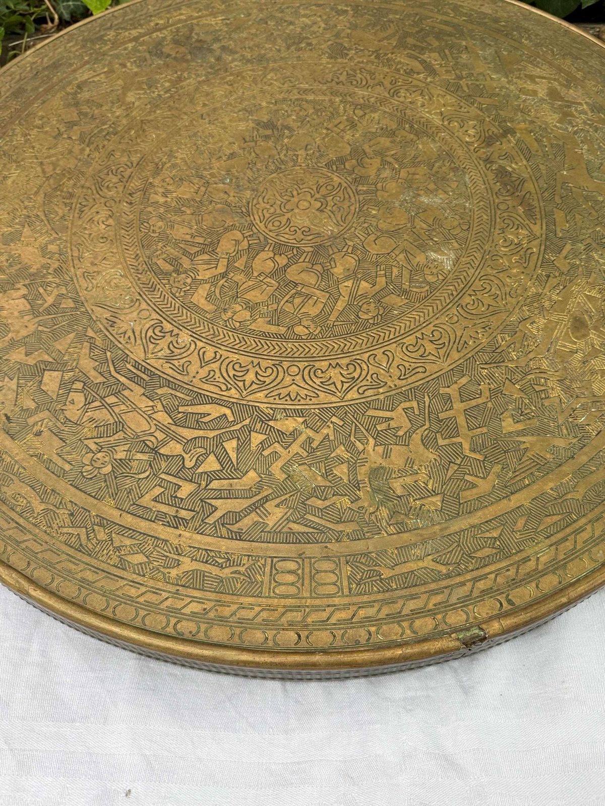 photo vinterior Early 1900s Banaras Benares Engraved Brass Table Top Wall Plaque, Brass Wall Plate Or Brass Charger