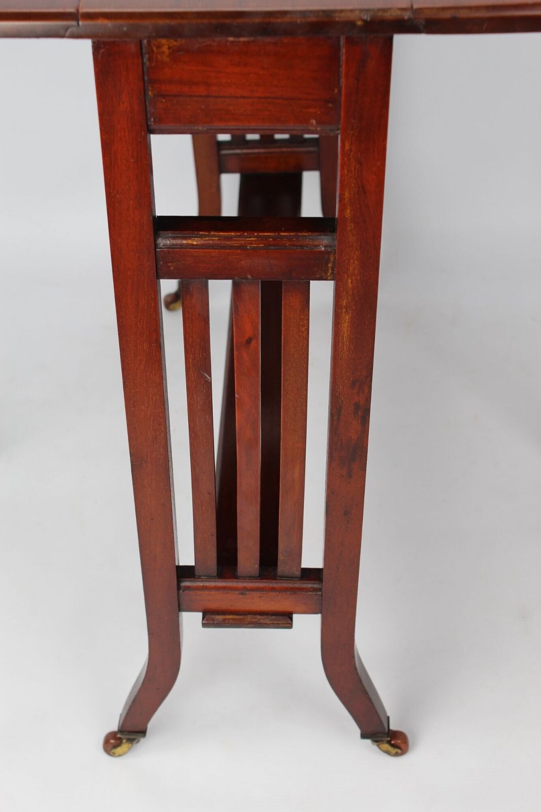 photo furniture Edwardian Mahogany Sutherland Table