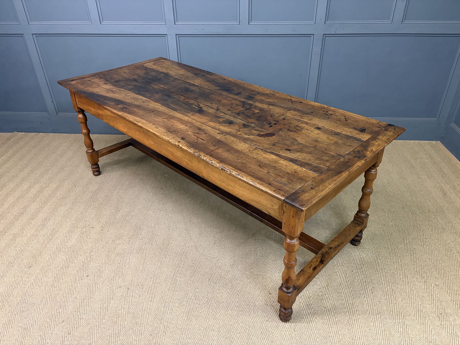 photo vintage Early 19th Century Walnut Refectory Farmhouse Table