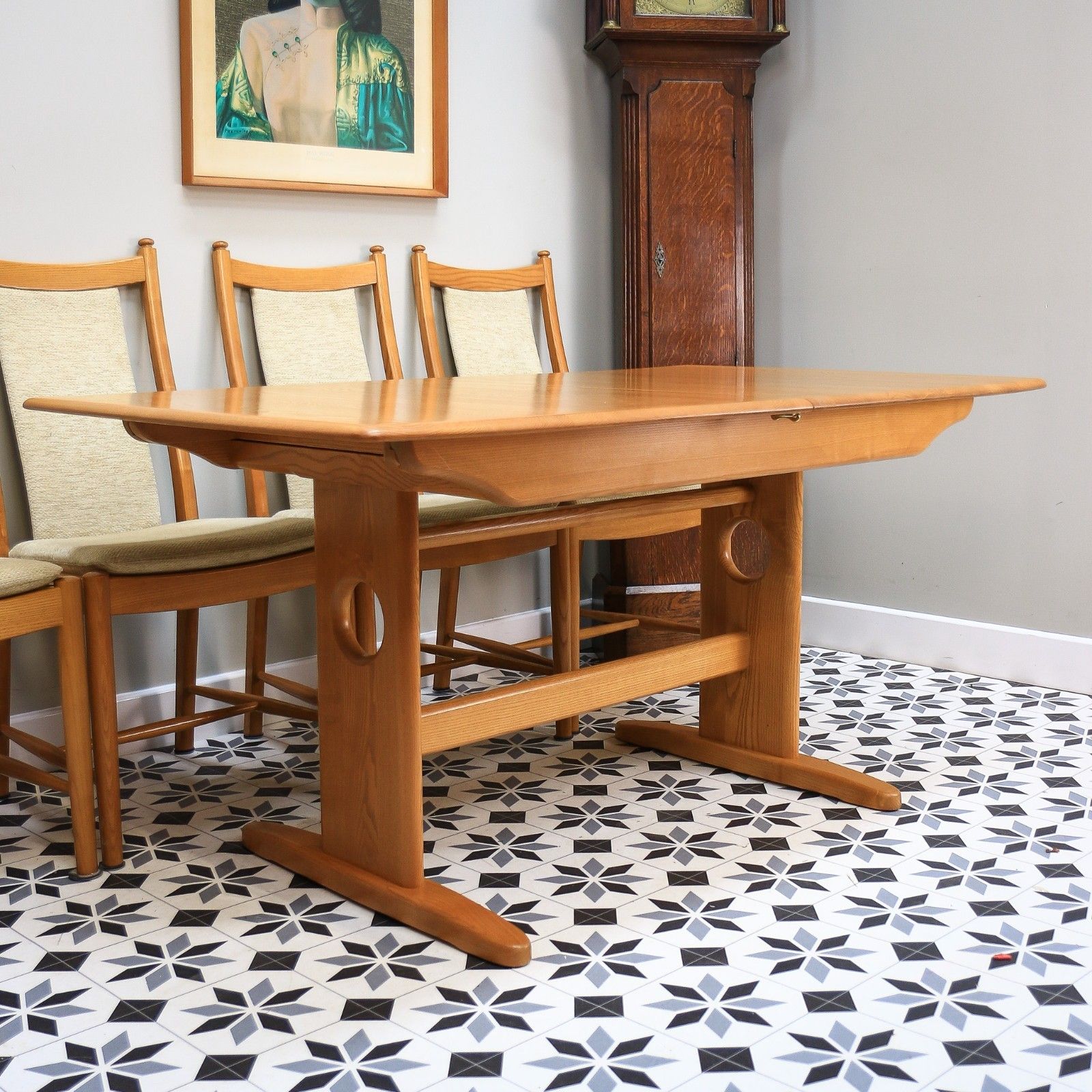 Ercol Windsor Large Extending Dining Table And Four Windsor Penn Chairs photo 849.0