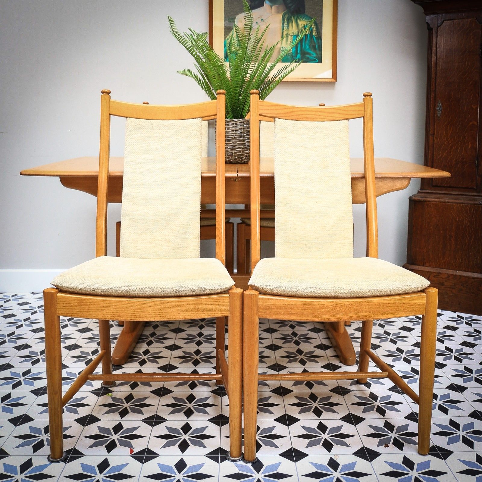 Furniture Ercol Windsor Large Extending Dining Table And Four Windsor Penn Chairs photo