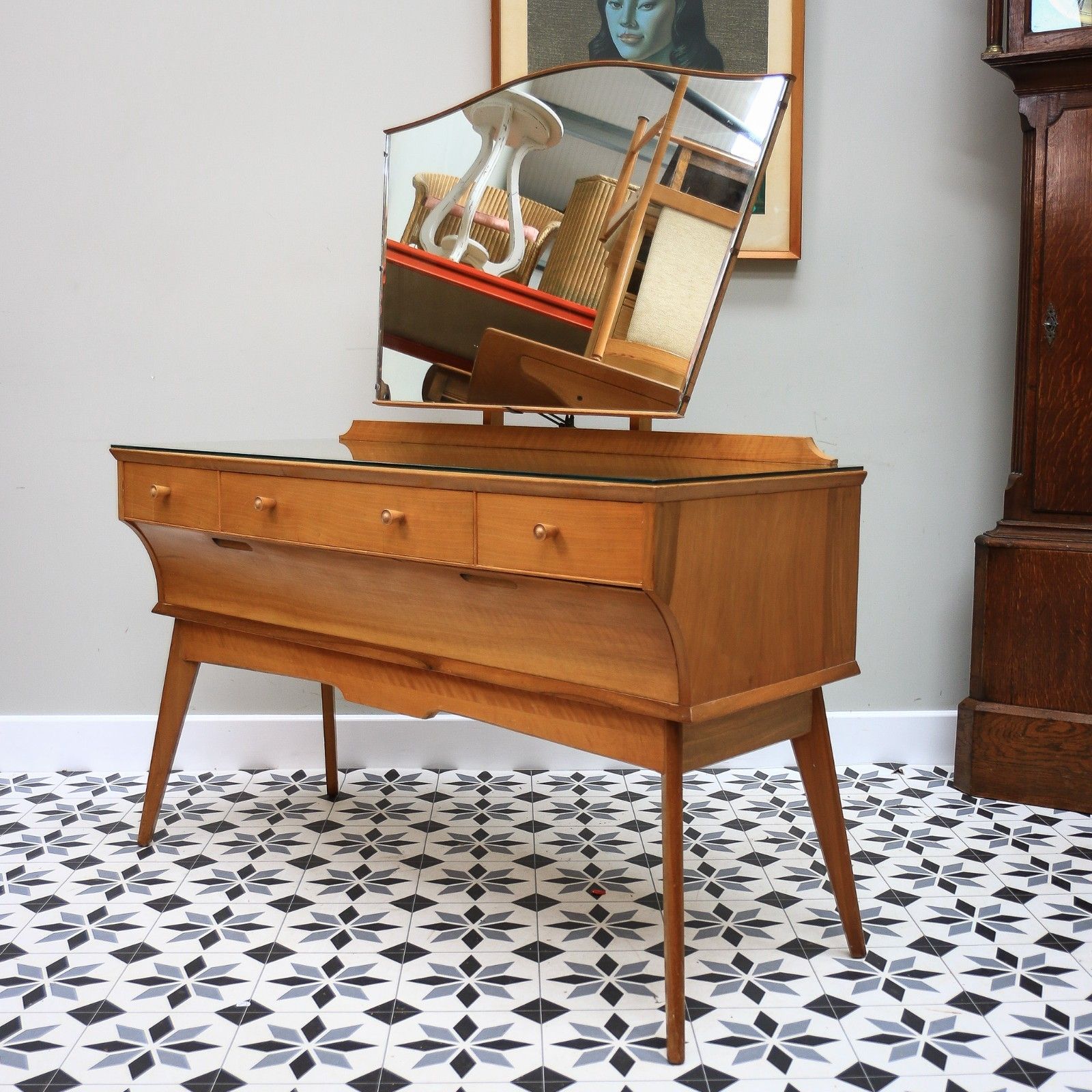 Alfred Cox Mid Century Dressing Table In Walnut 1960s With Three Mirrors photo 575.0