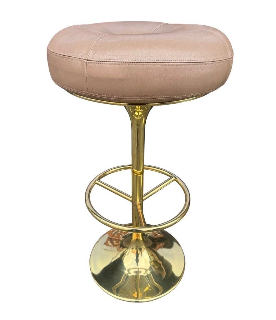 photo vintage A Pair Of 1970s Gilt Metal And Leather Bar Stools