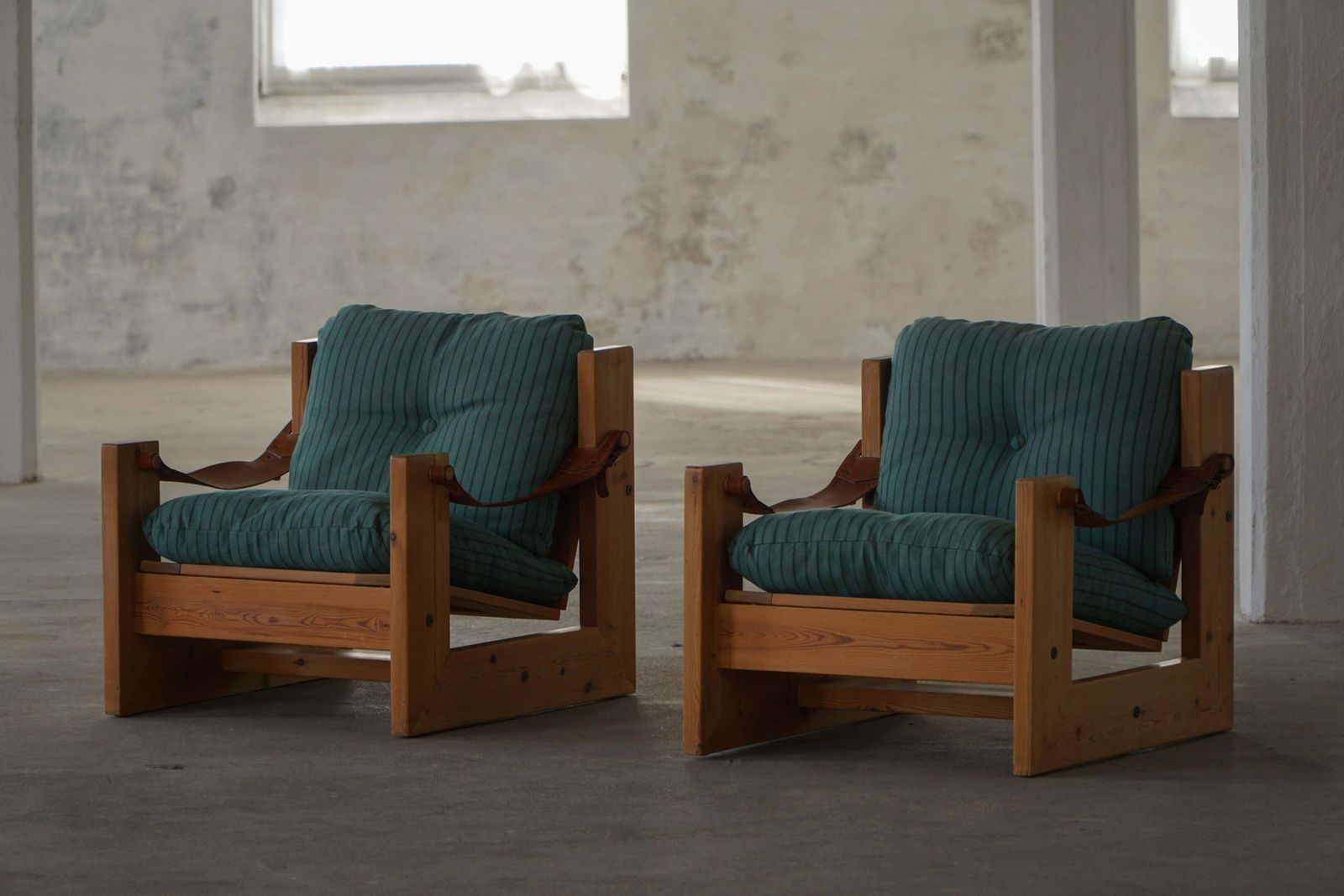 photo vintage Pair Of Swedish Modern Pine Lounge Chairs With Leather Armrests, 1970s
