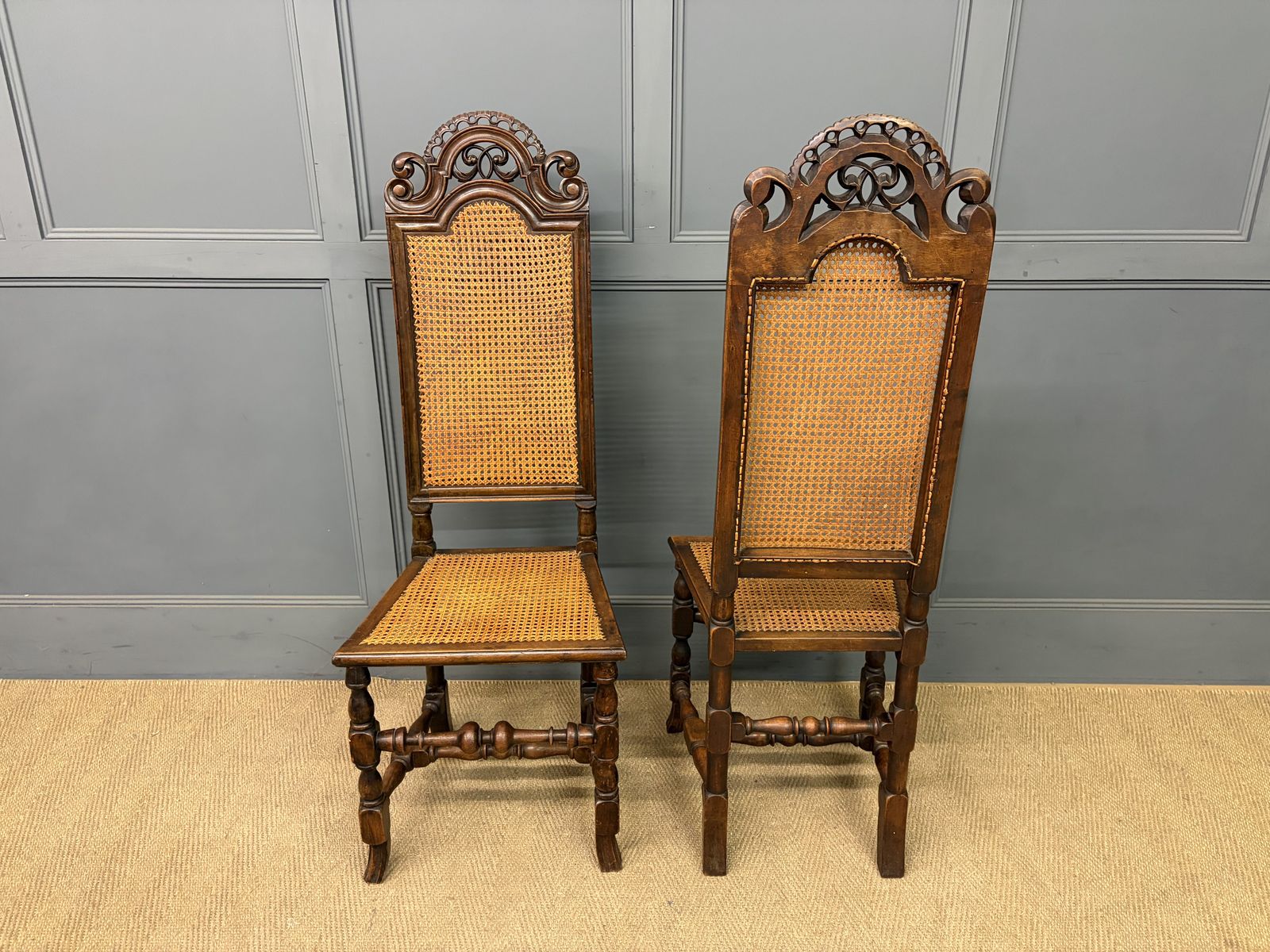 475.0 Set Of 3 Carolean Style Chairs photo